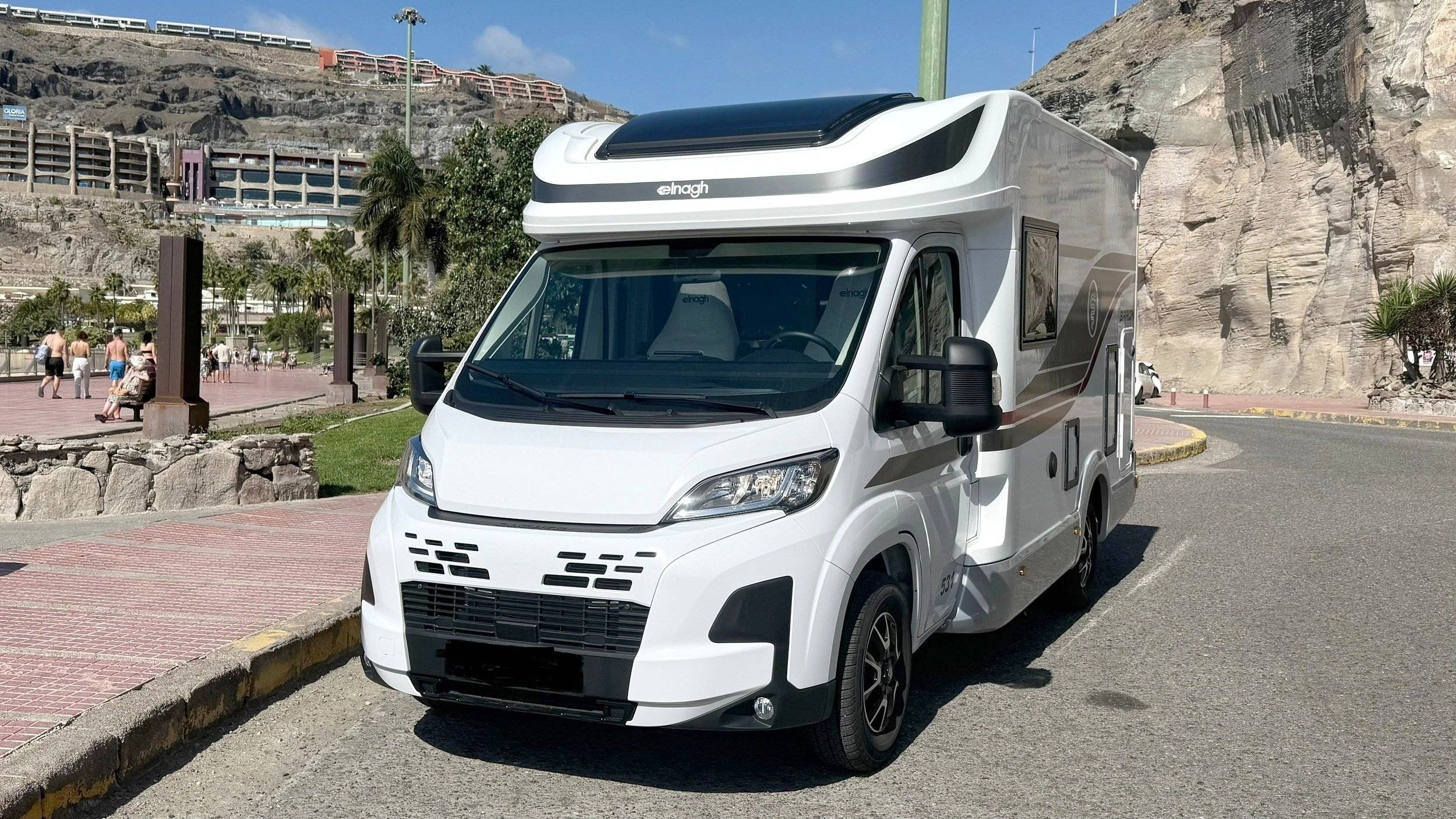 Front view from 3/4 Fiat 2,3 l 130 ch. - Yescapa