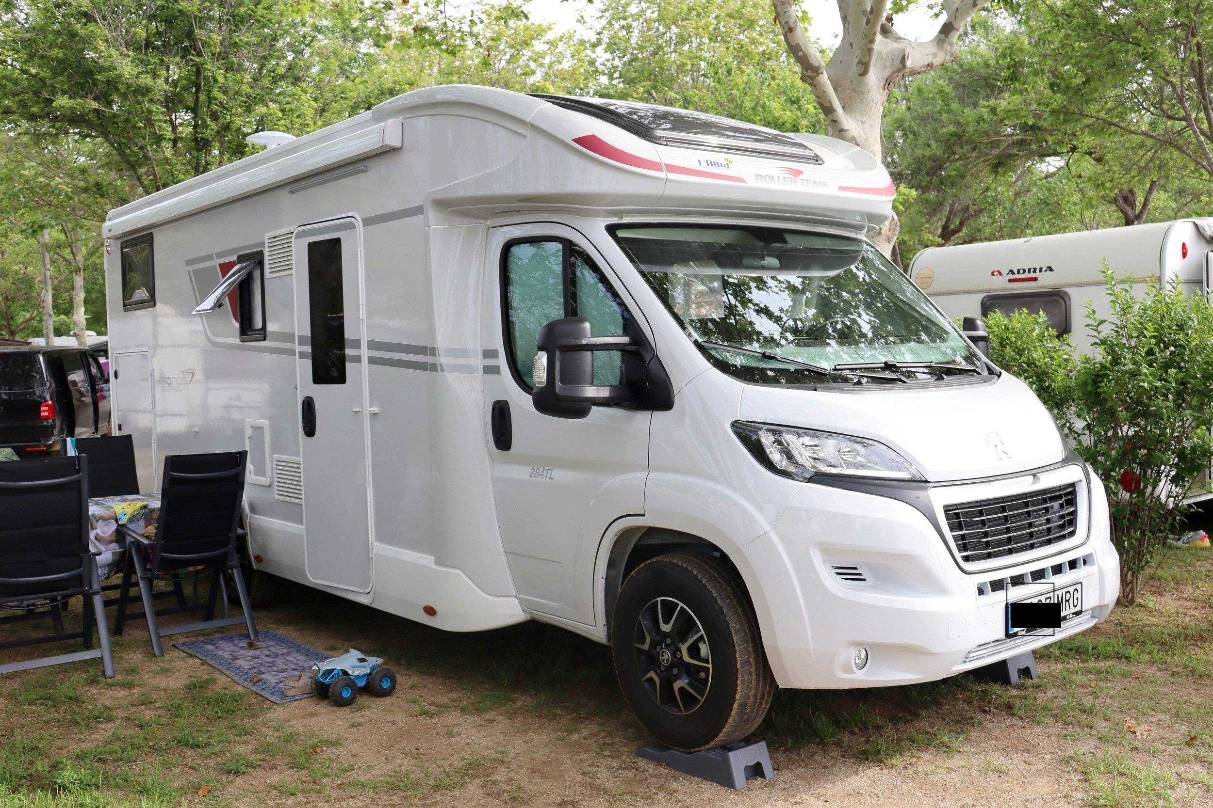 Front view from 3/4 Peugeot Peugeot - Yescapa