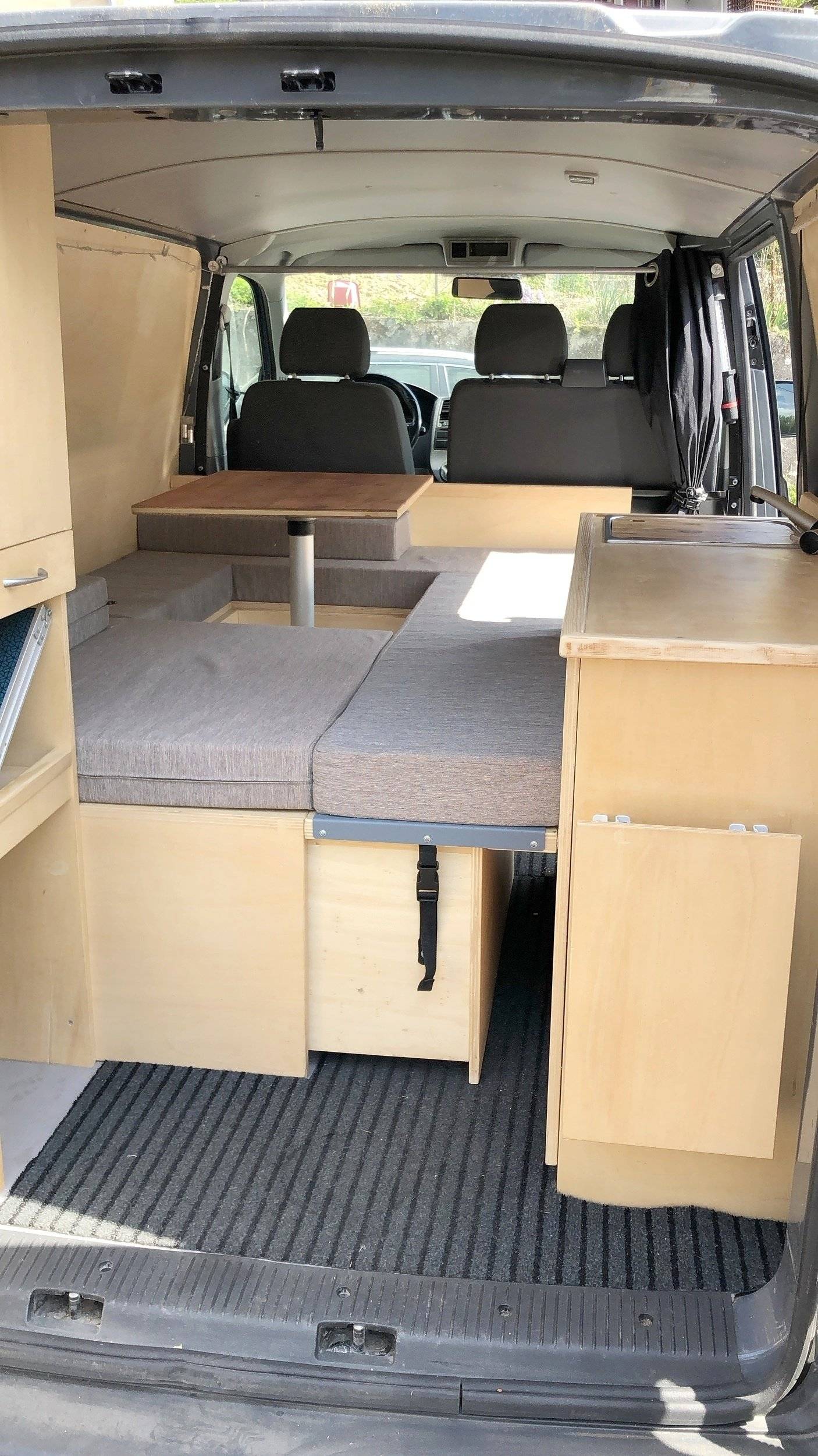 Berth Volkswagen T5 2,5 l 102 ch - Yescapa