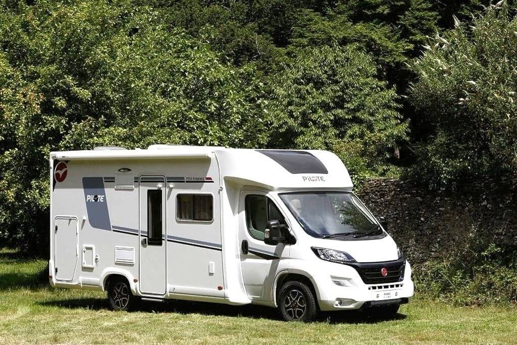 Pilote P696D Evidence