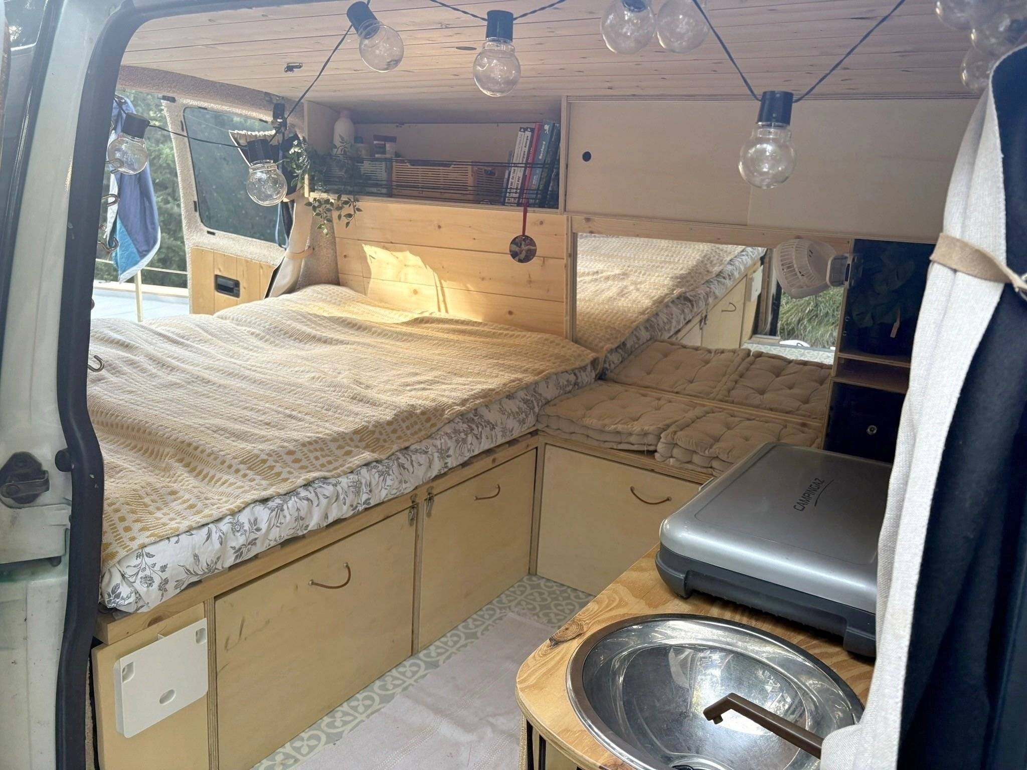 Schlafplätze Volkswagen T5 2,0 l 140 ch - Yescapa