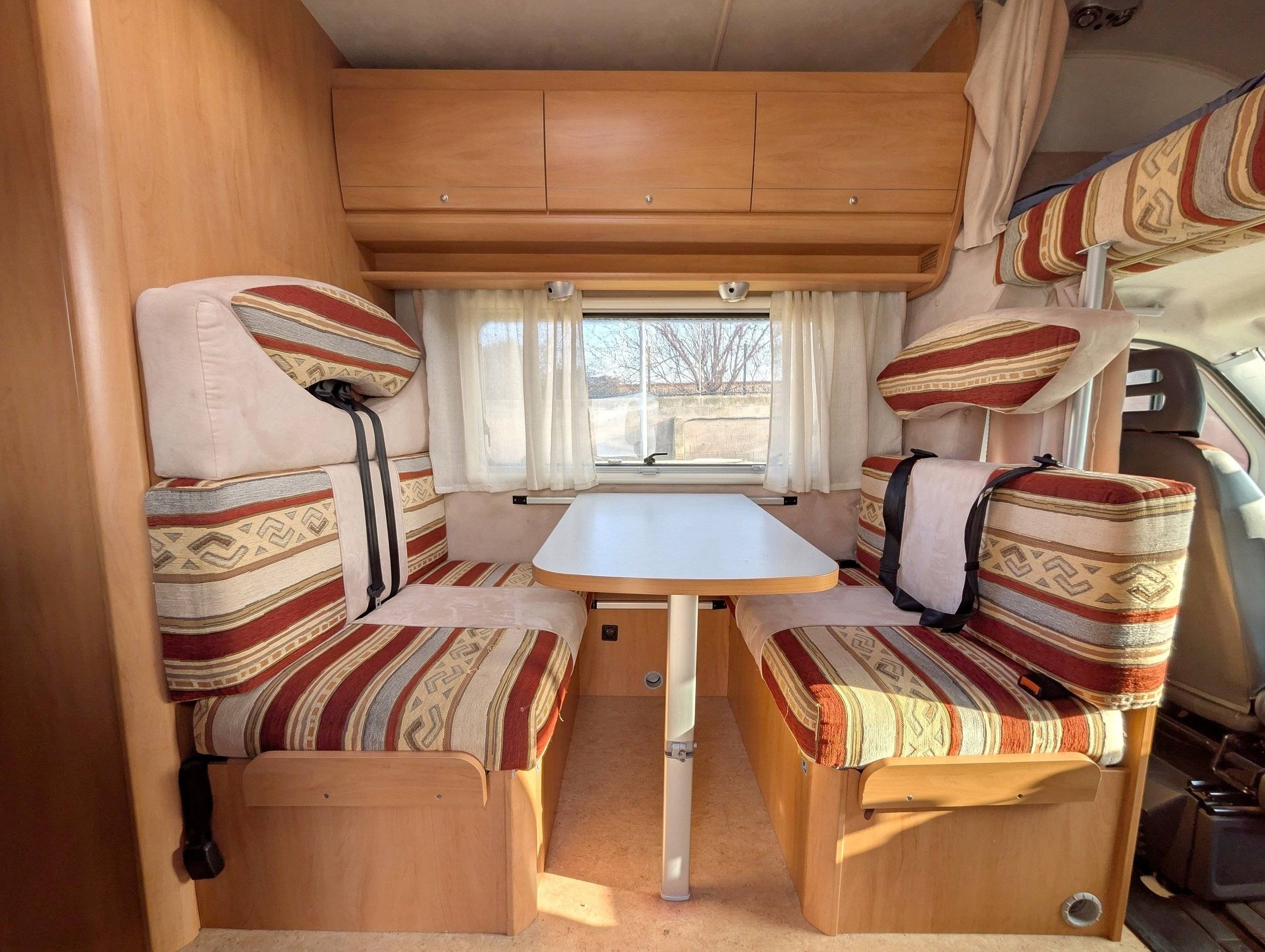 Coin repas Iveco Daily 2,3 l 130 ch - Yescapa