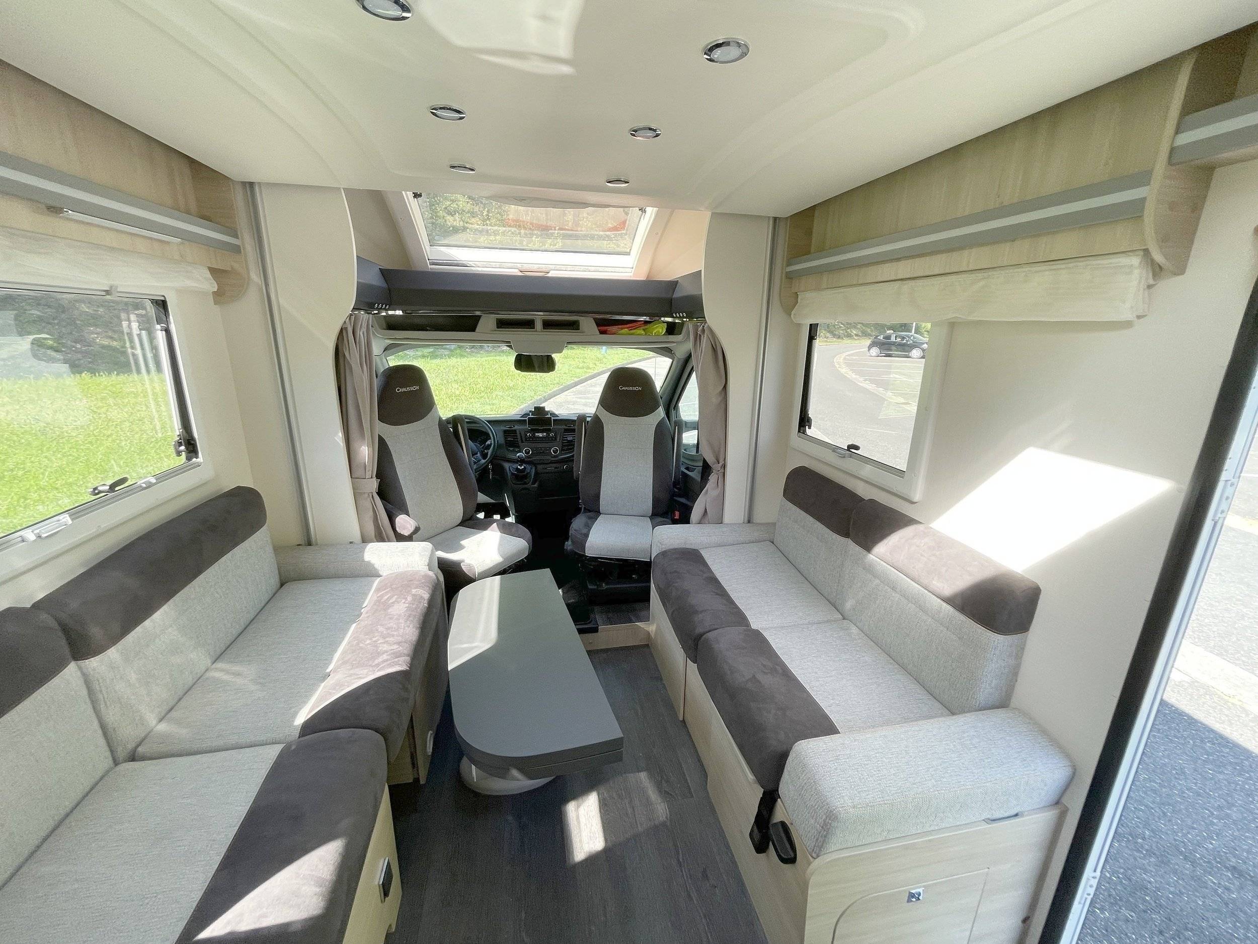 Menjador Ford ford transit - Yescapa