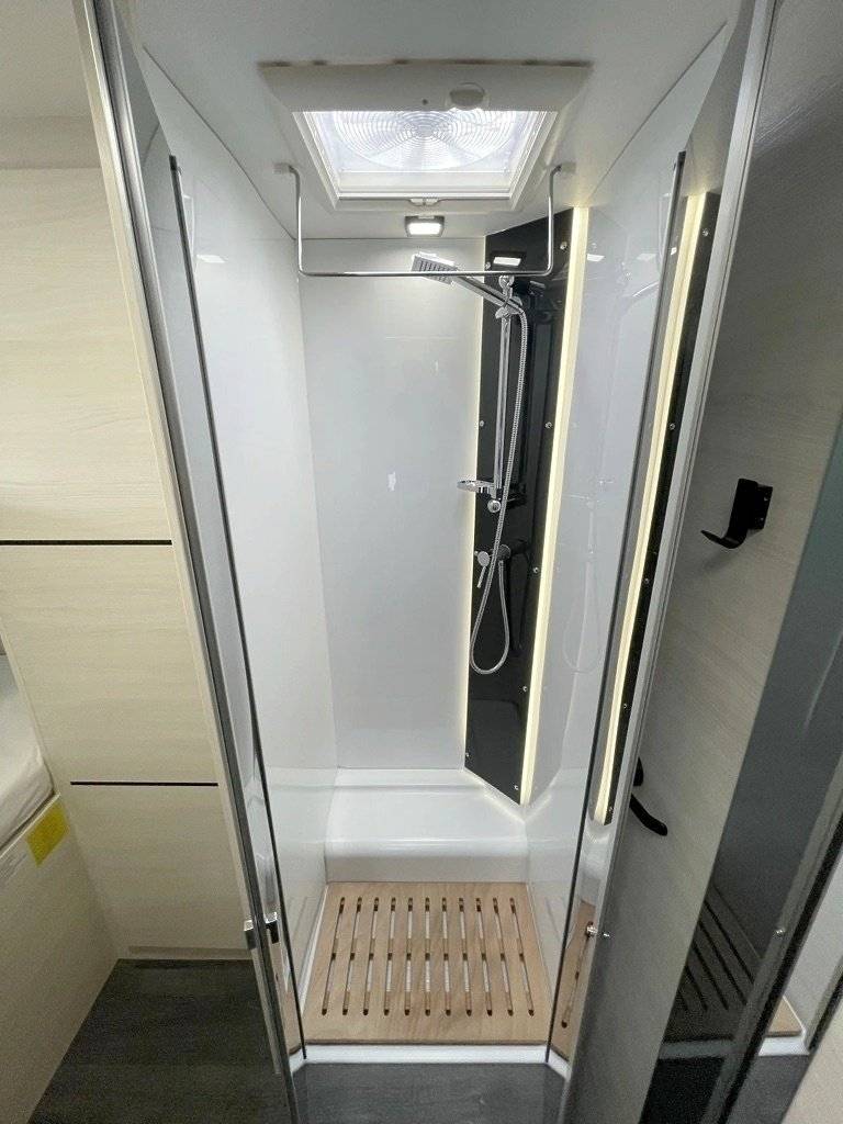 Challenger Challenger 380