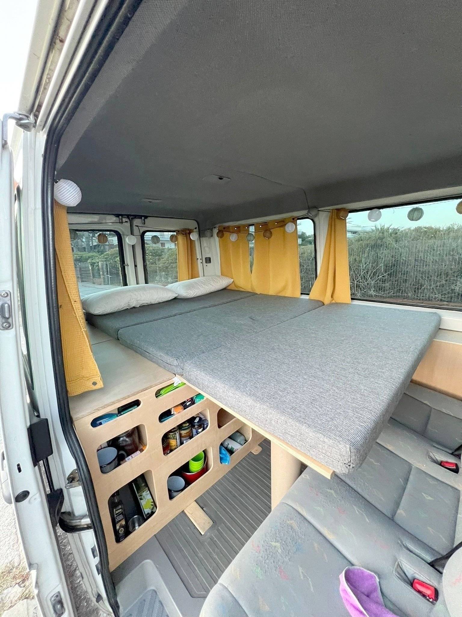 Berth Volkswagen Volkswagen LT 35 - Yescapa