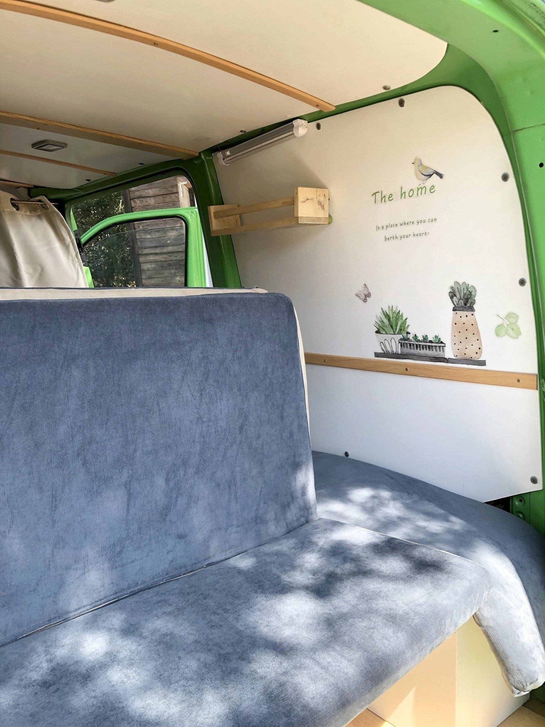 3 C Cartier/Brisebras Volkswagen Transporter