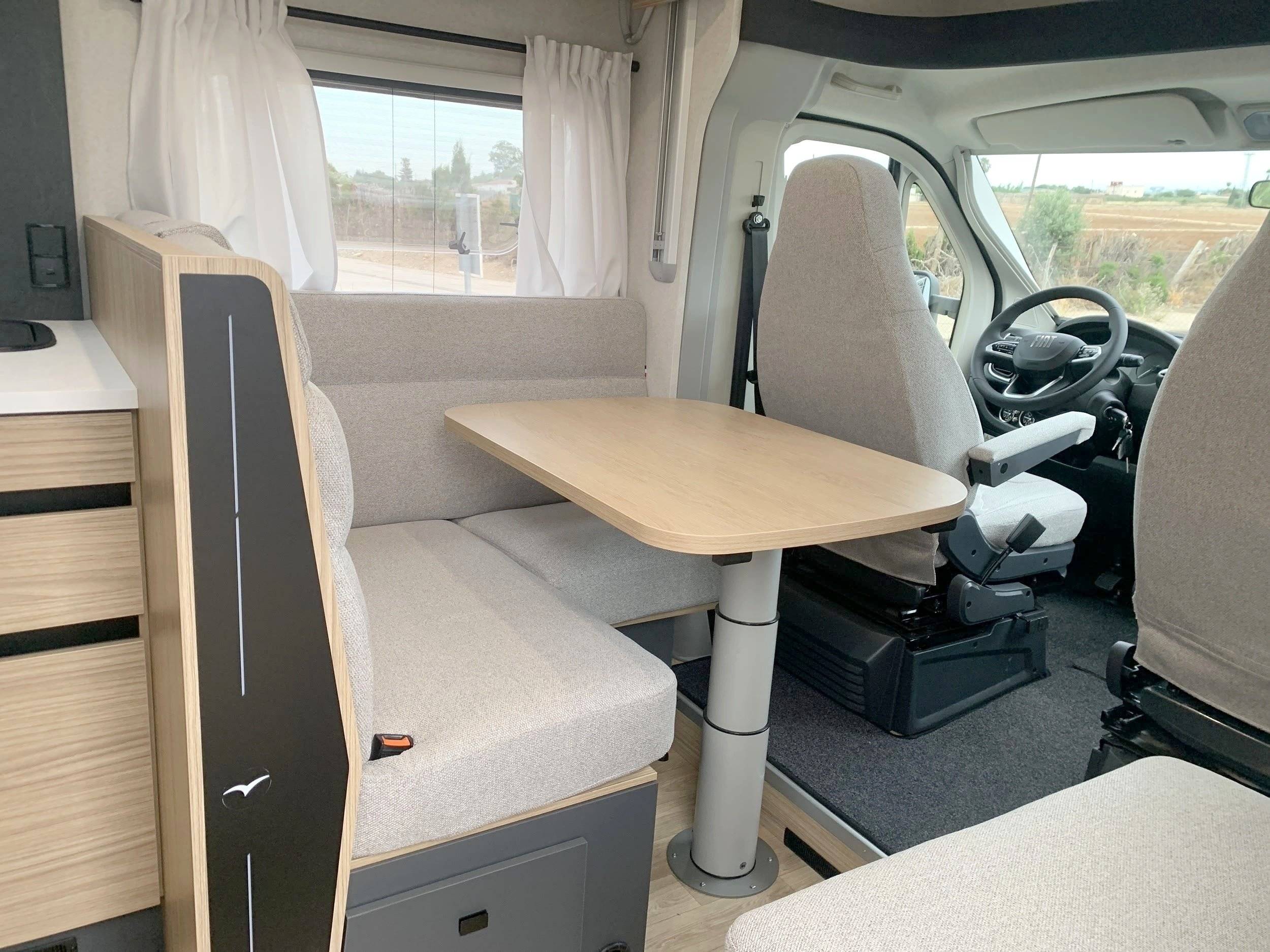 Eethoek Fiat Ducato 2,2 140cv - Yescapa