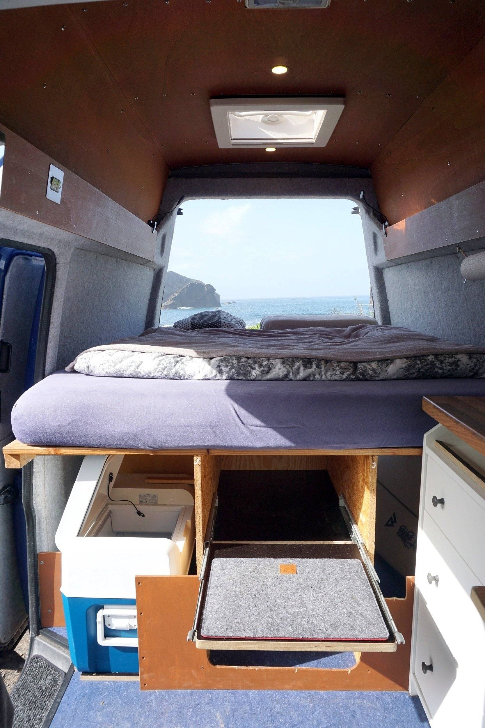 Dormidas Volkswagen T5 2 l 84 ch - Yescapa