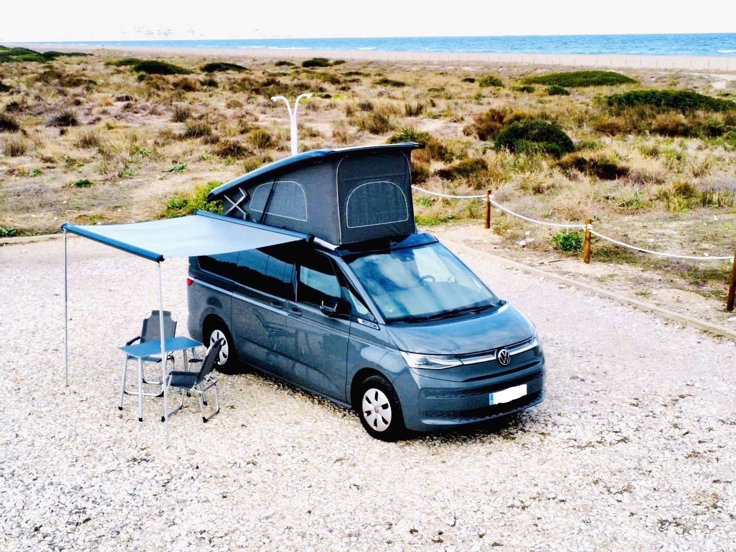 schräge Vorderansicht Volkswagen California T7 - Yescapa