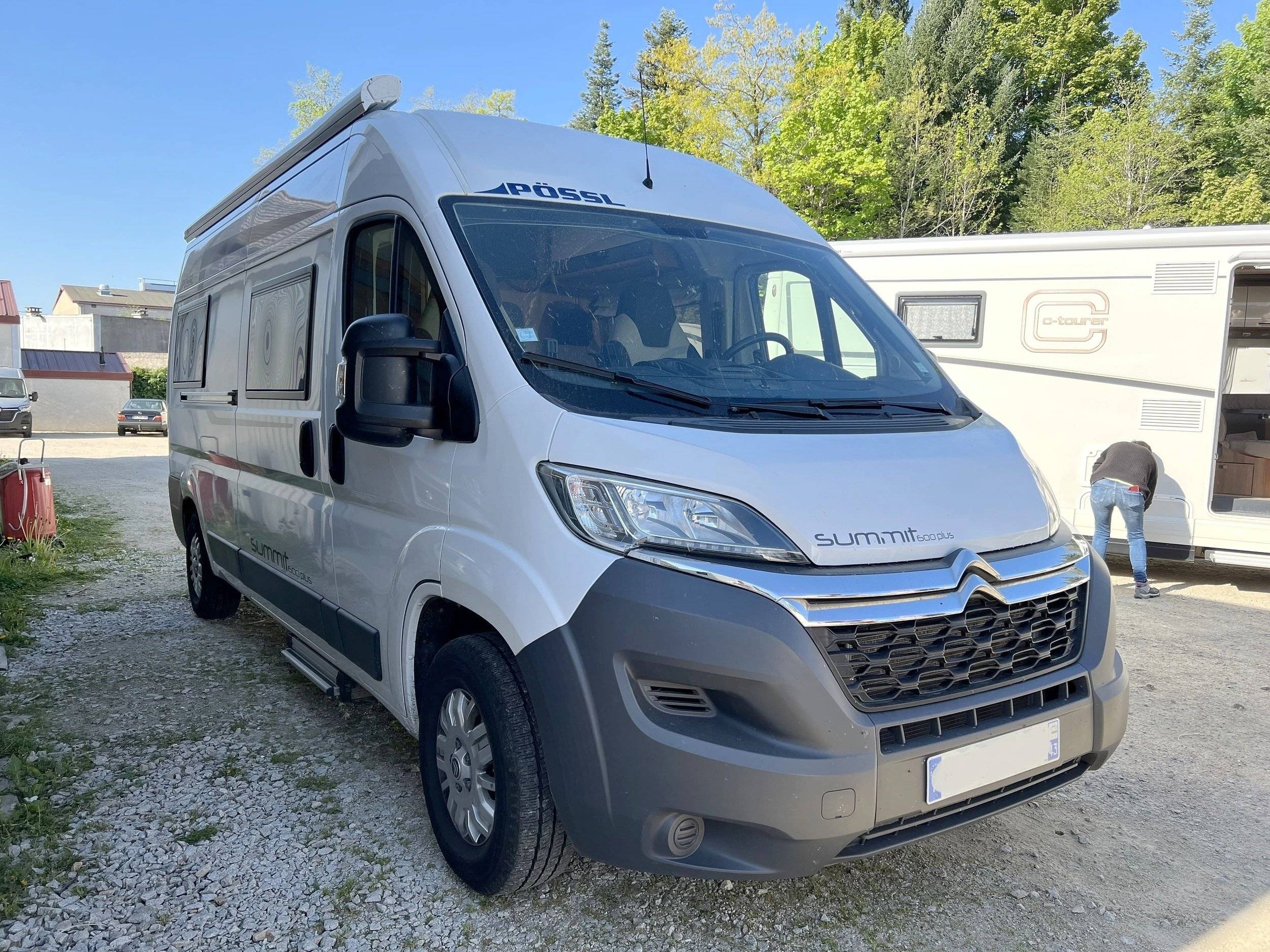 Front view from 3/4 Citroën Jumper 2,0 l 163 ch - Yescapa