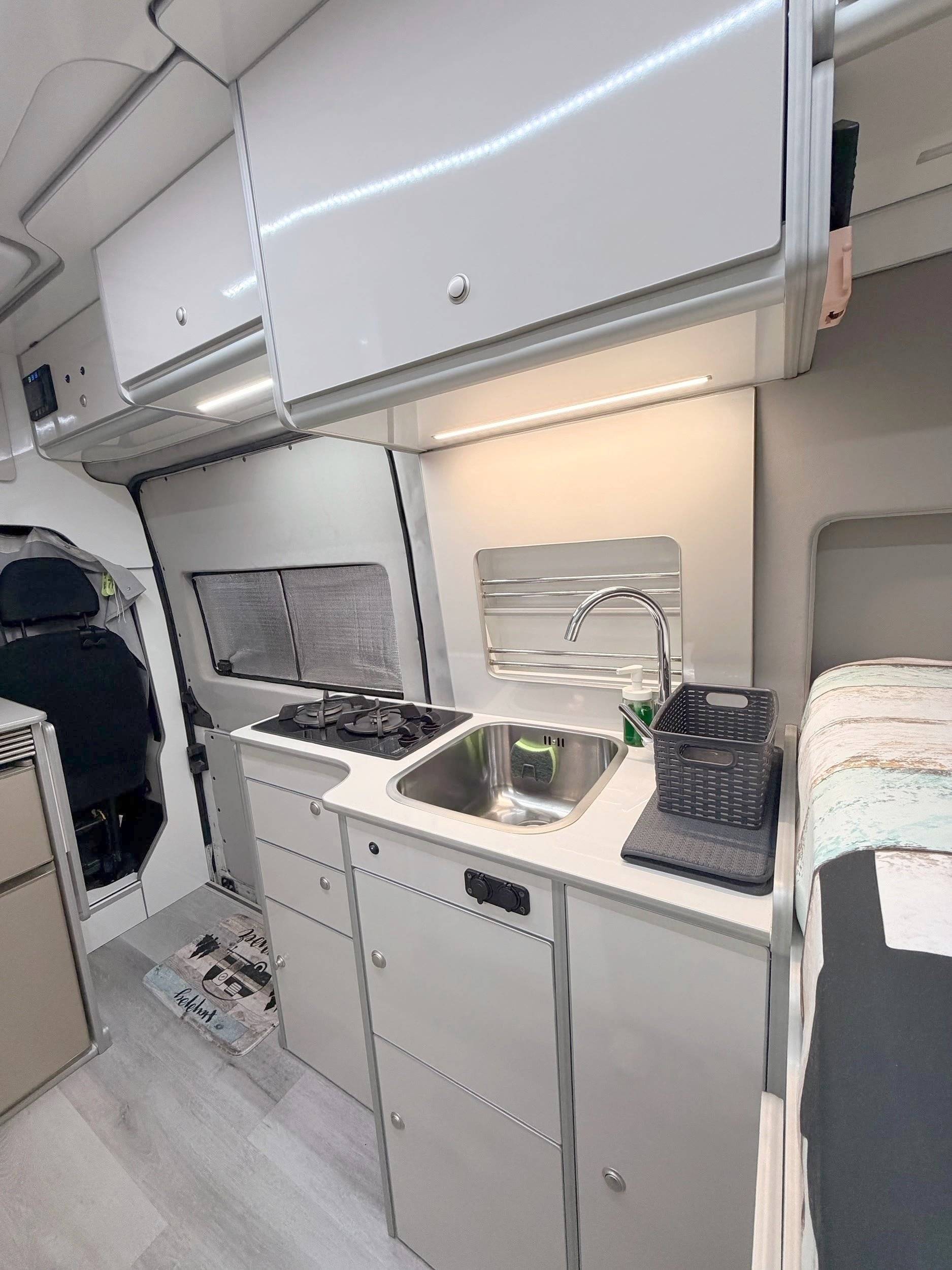 Angolo cucina Citroën Jumper 2,2 HDi 140 - Yescapa