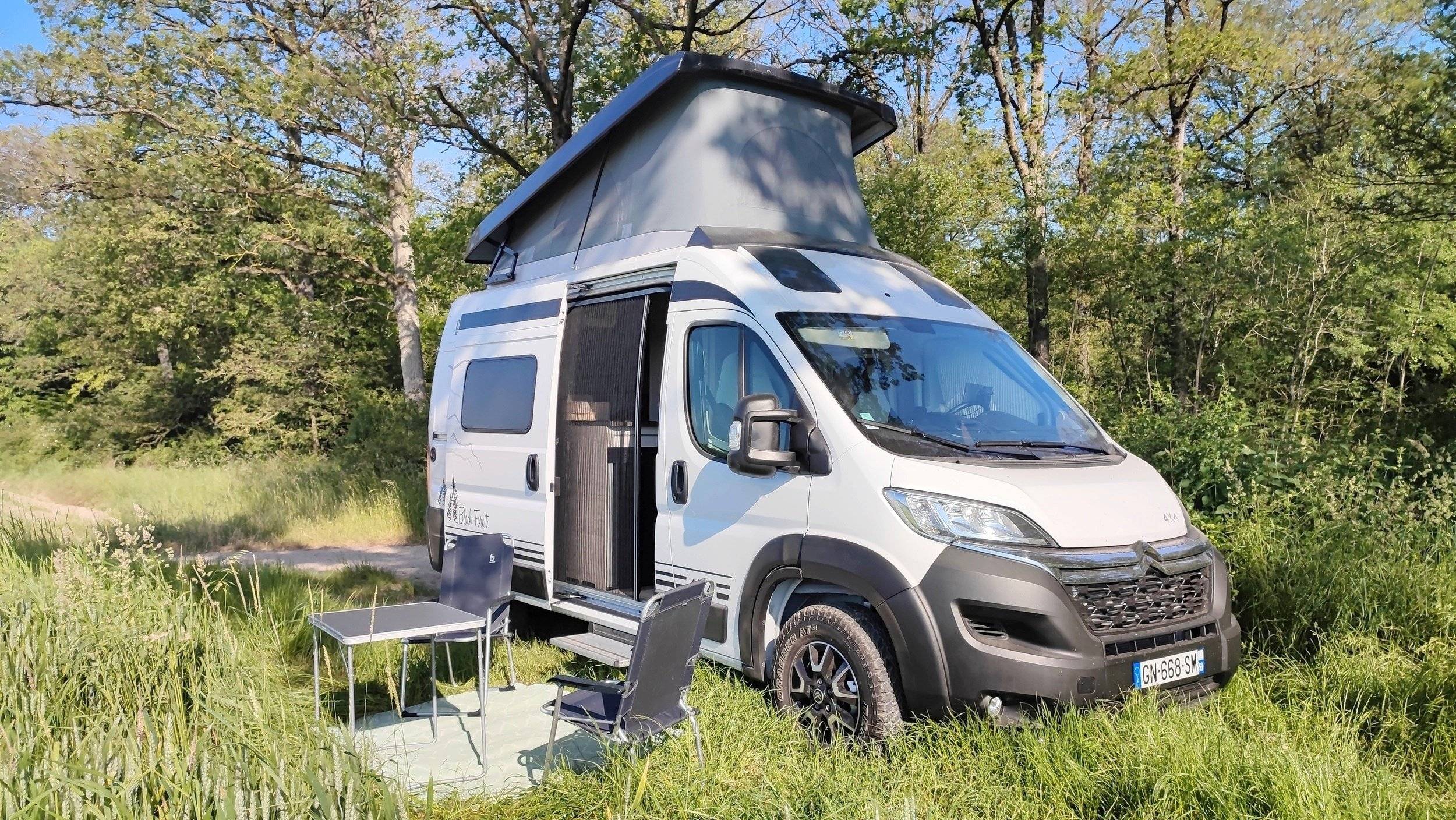 Location Fourgon aménagé Bailleul 64395 Bürstner Camp… Yescapa