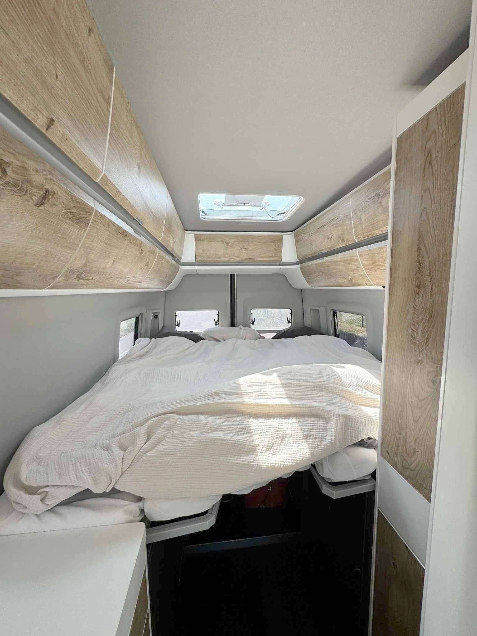 Berth Volkswagen Grand California 680 - Yescapa