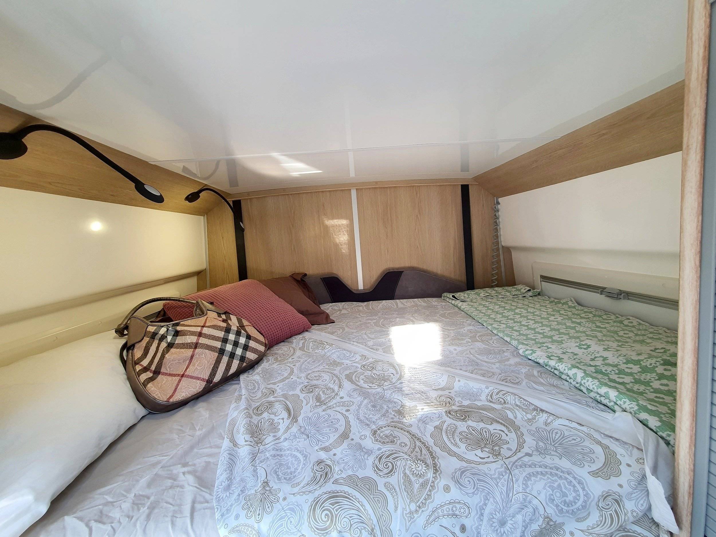 slaapplaatsen Peugeot Boxer 3,0 HDI 160 ch - Yescapa