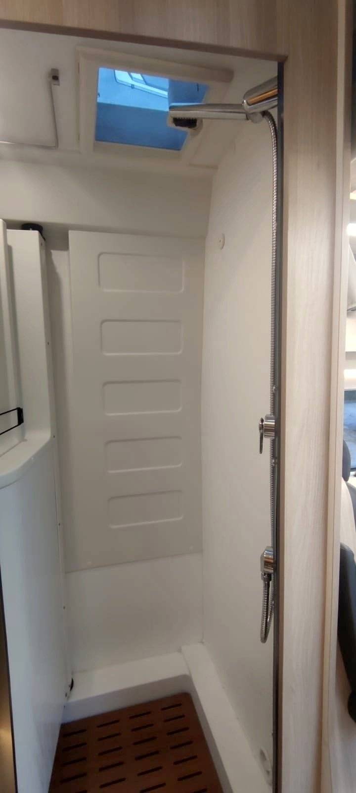 Dreamer Dreamer Family Van