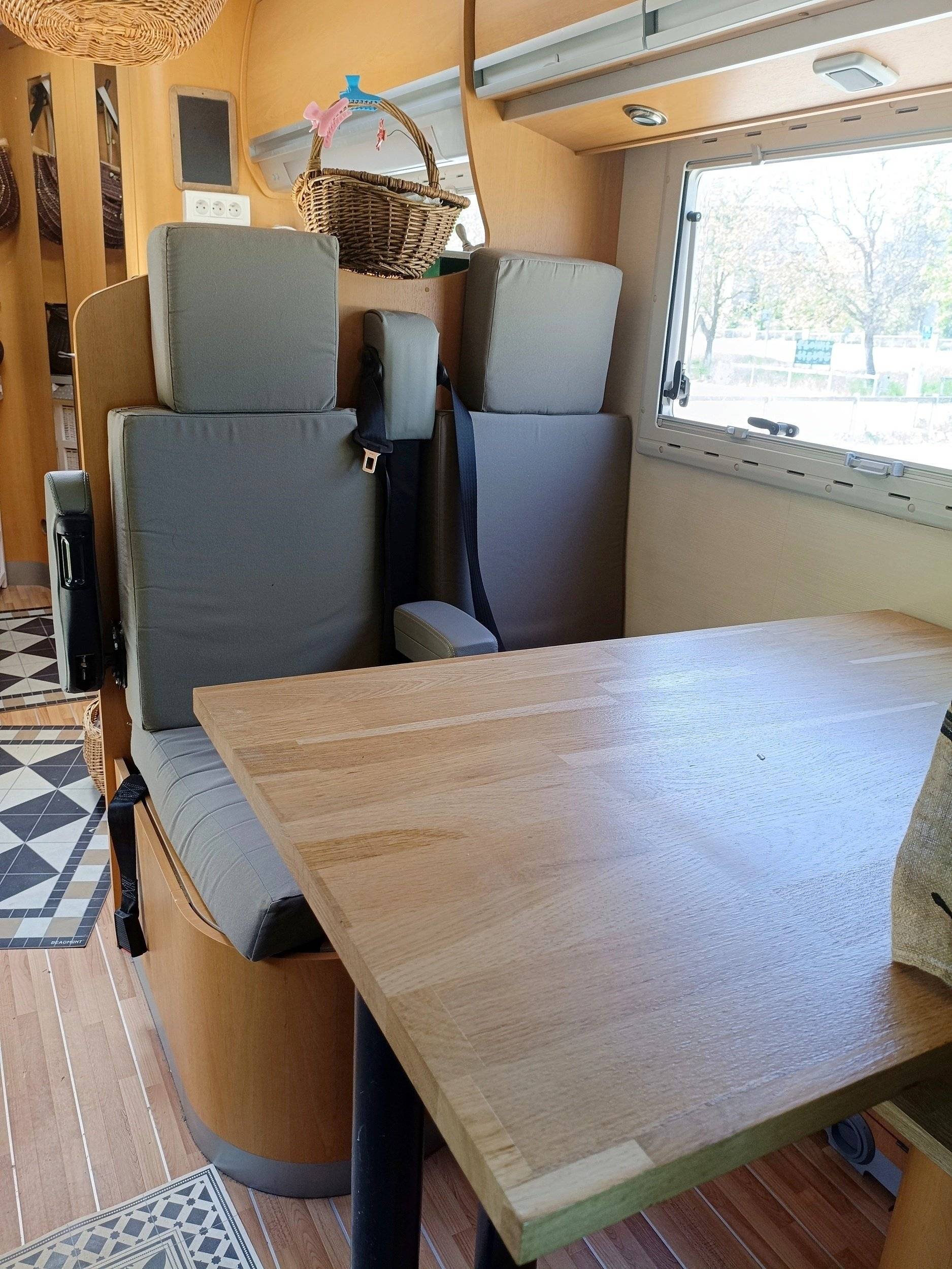 Dining Area Fiat - Yescapa