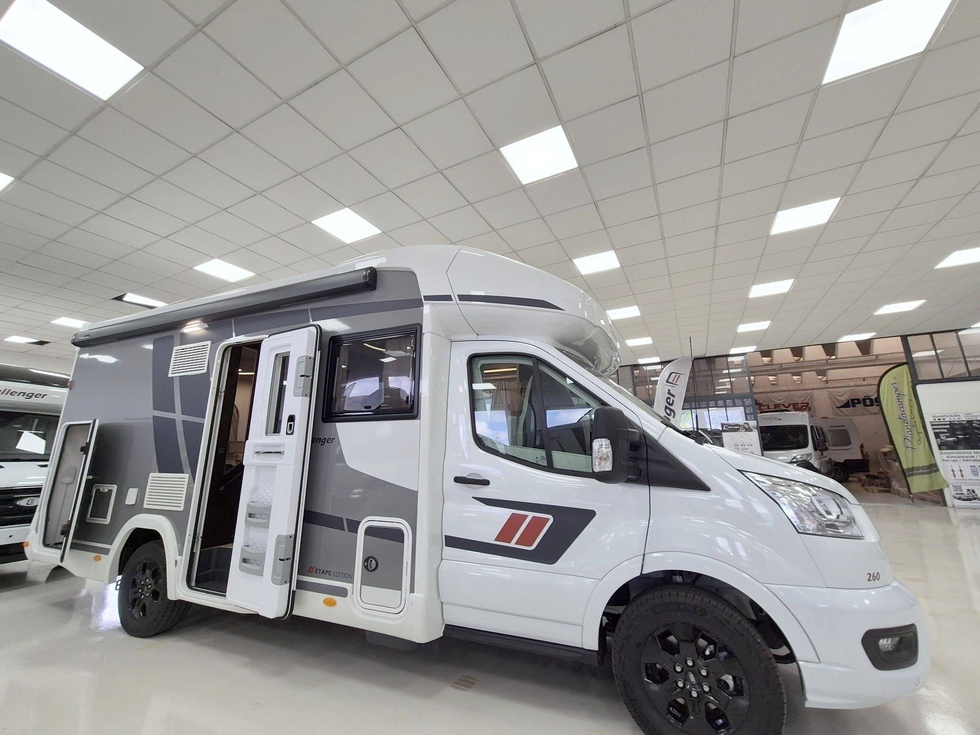 Vista del vehicle angle davanter FORD - Yescapa