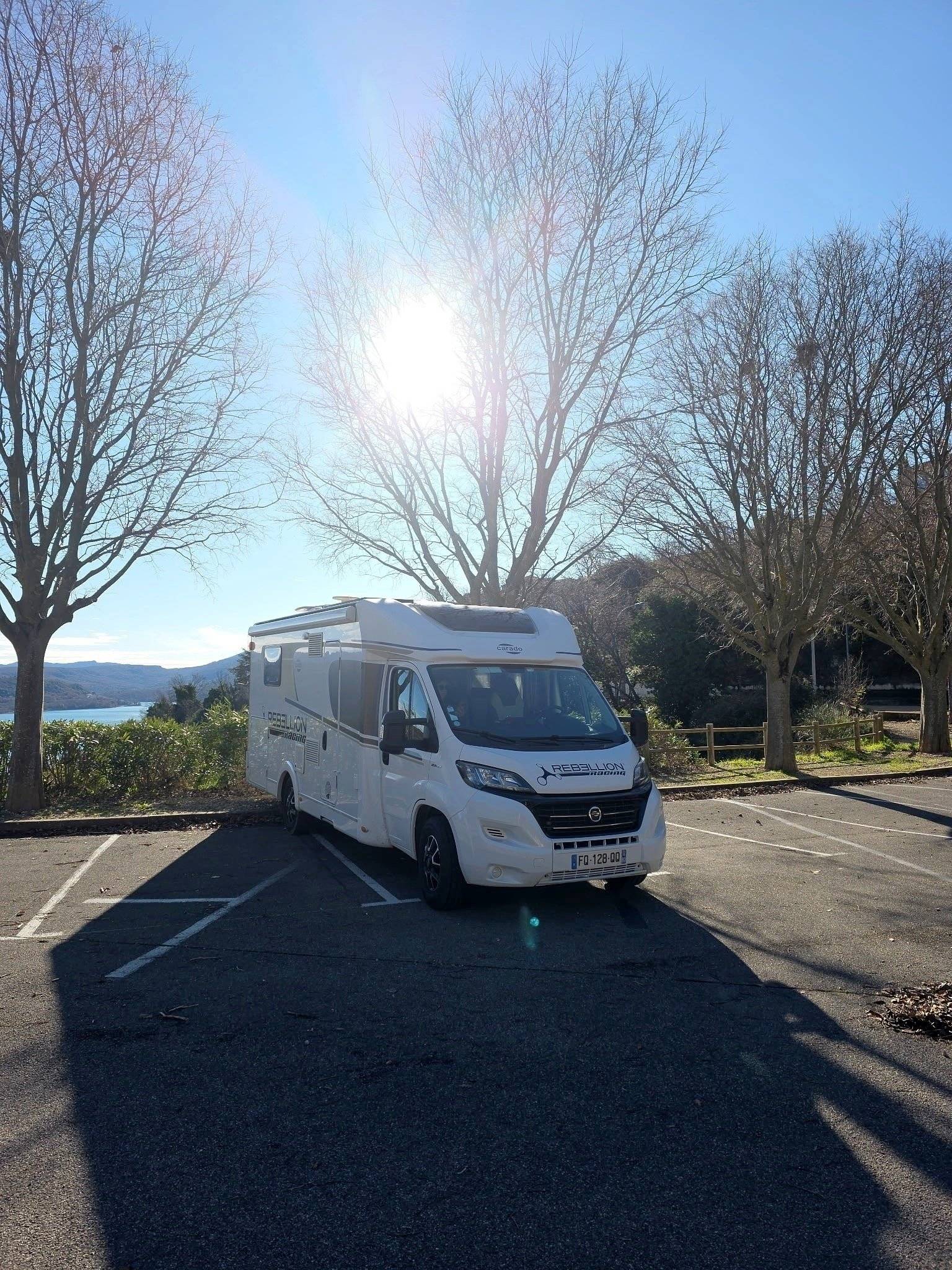 schräge Vorderansicht Fiat - Yescapa