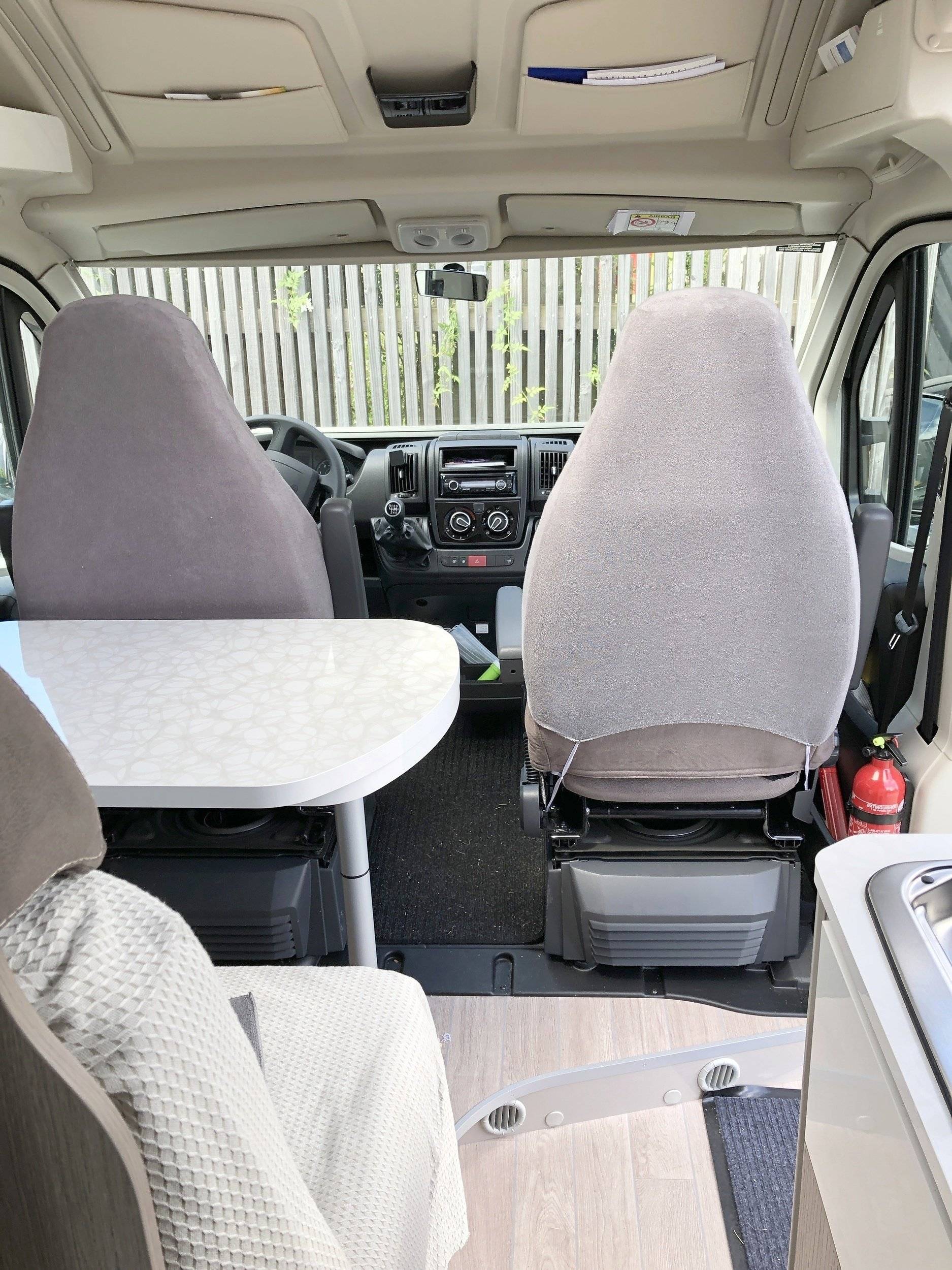 Dining Area Fiat Ducato 2,3 l 130 ch - Yescapa