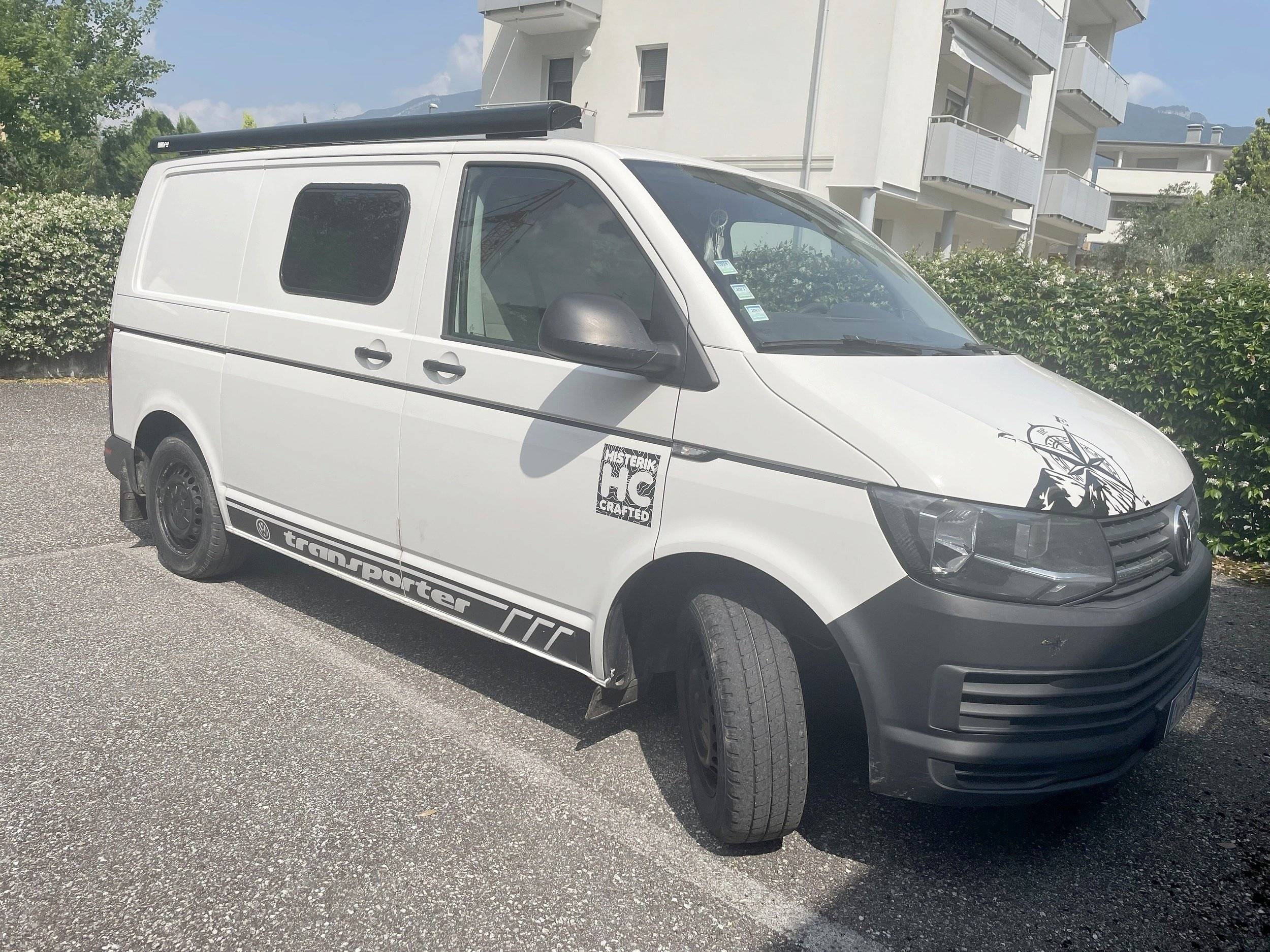 Vista frontale a ¾ Volkswagen T6 2 l 150 ch - Yescapa