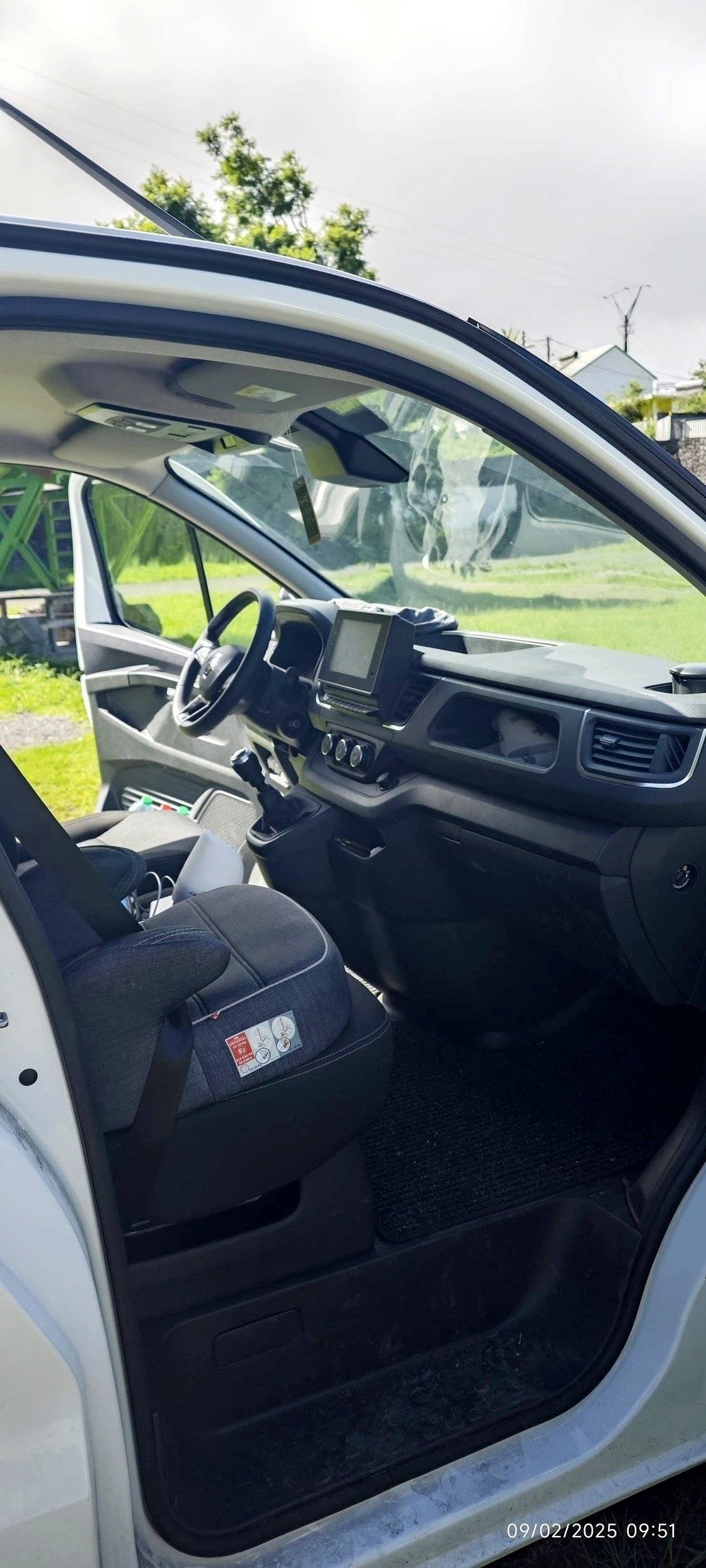 Poste de conduite Renault Trafic 2,0 l dCi 115 ch. - Yescapa