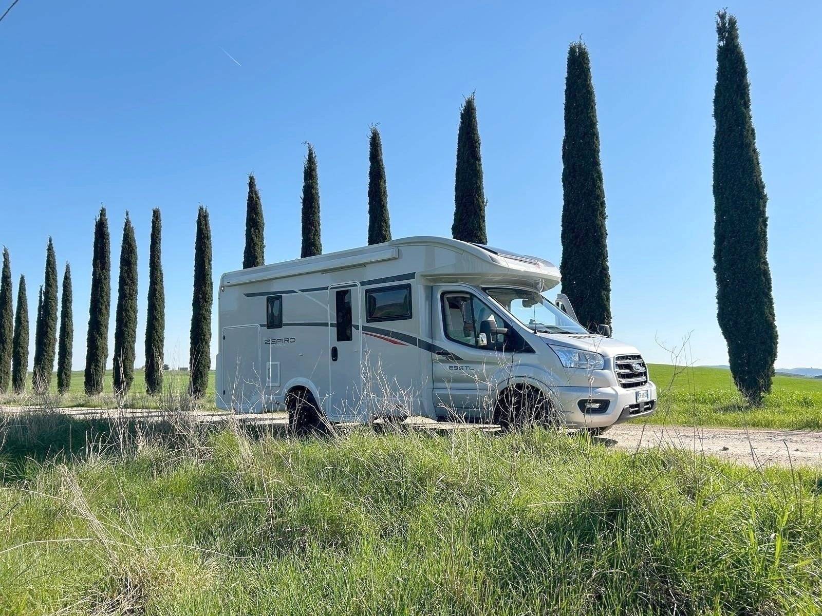 Front view from 3/4 Ford Zefiro - Yescapa