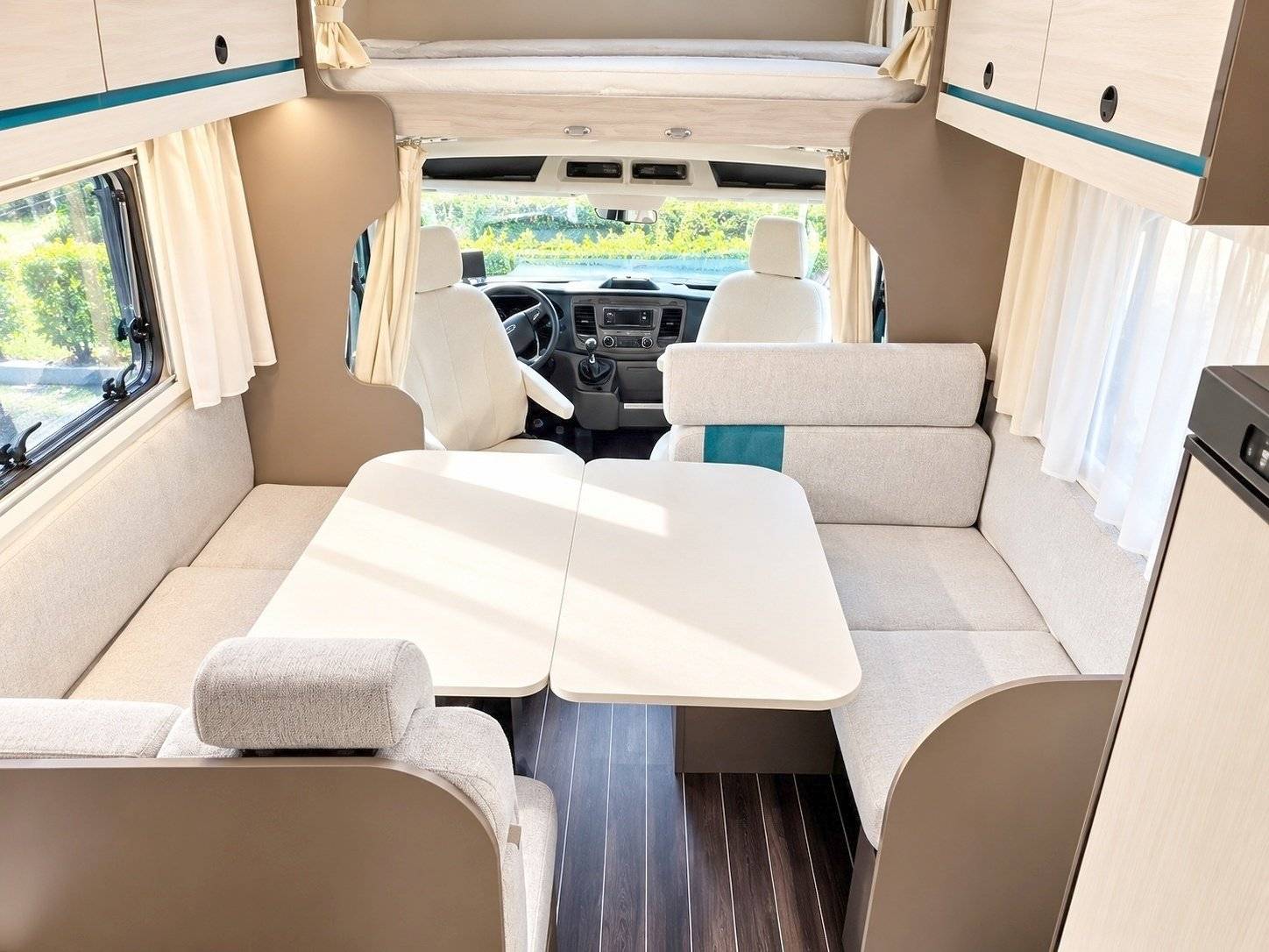 Dining area Ford FORD TRANSIT - Yescapa