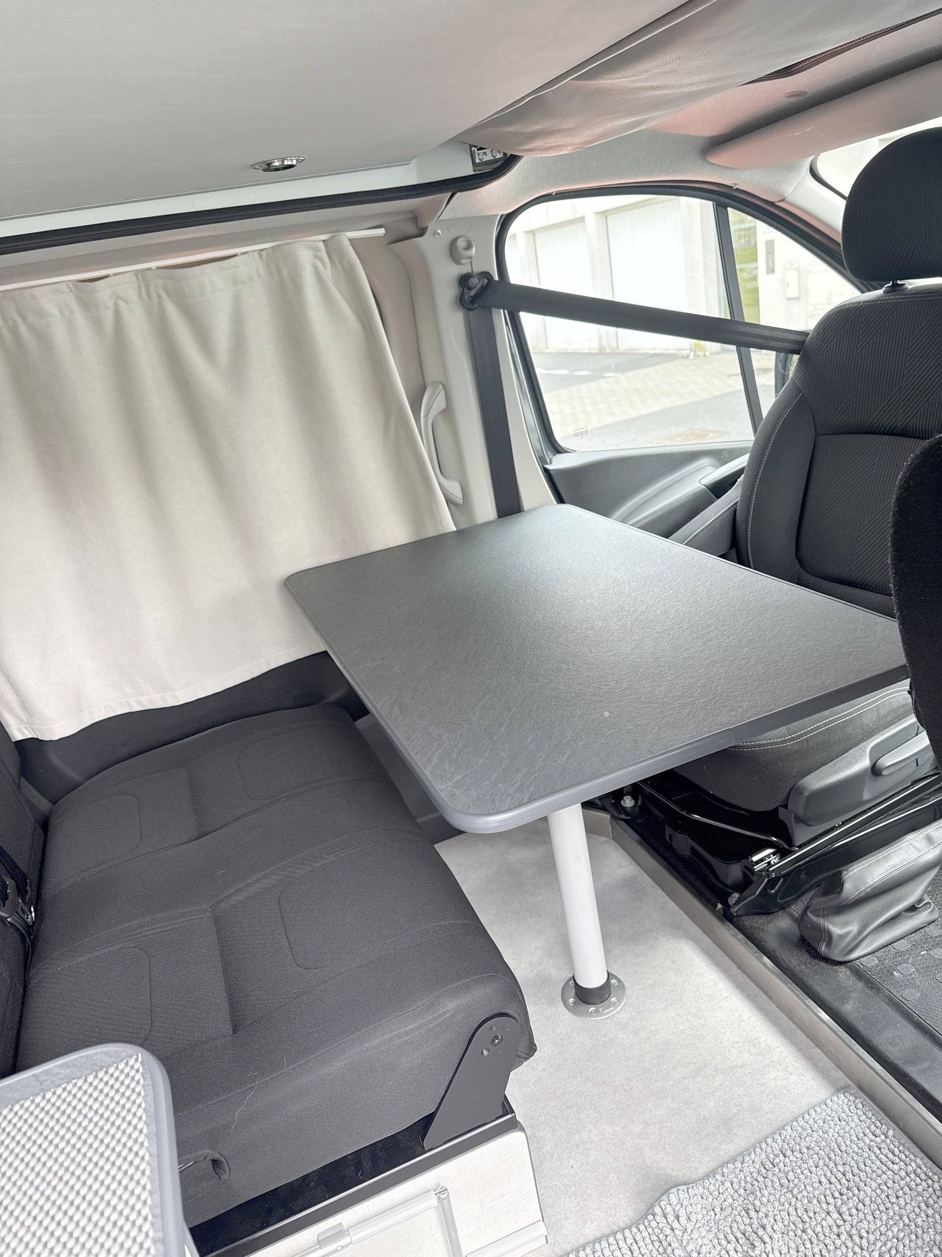Coin repas Renault Trafic 2 l 115 ch Grand Confort - Yescapa