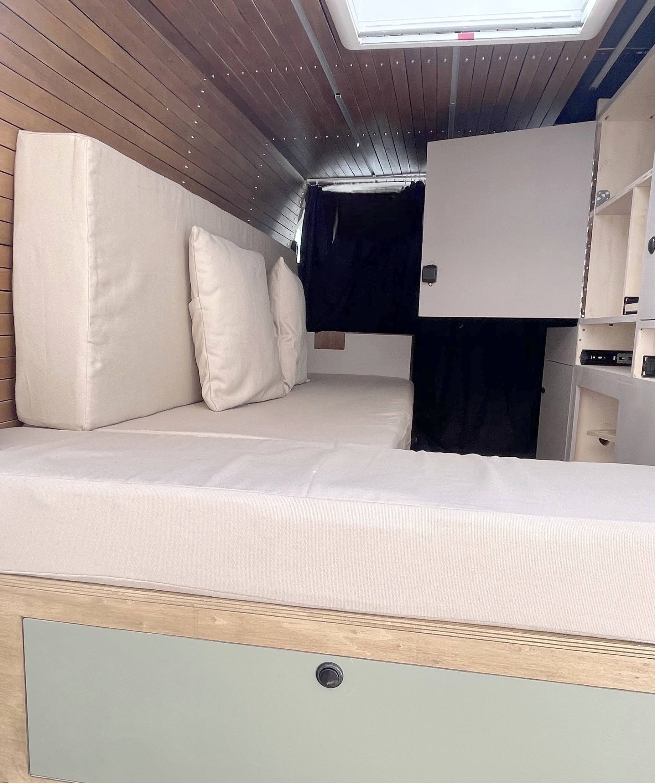 Berth Peugeot Expert - Yescapa