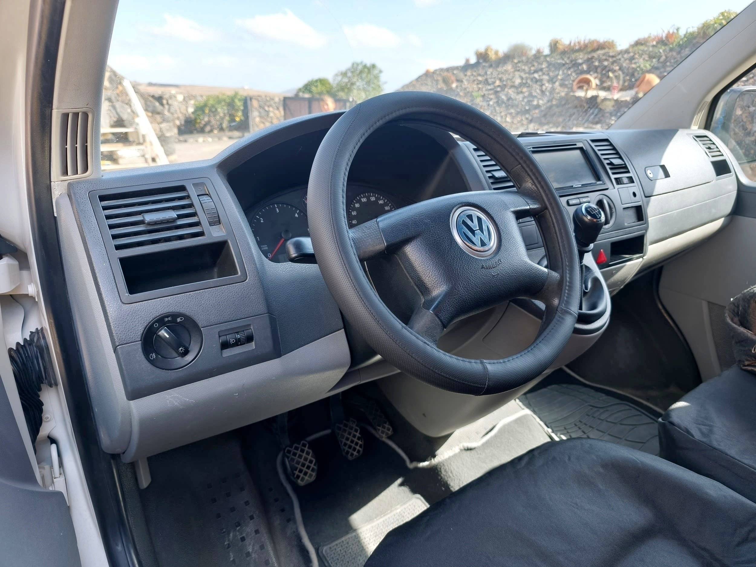 Driver's compartment Volkswagen T5 1,9 l 102 ch - Yescapa