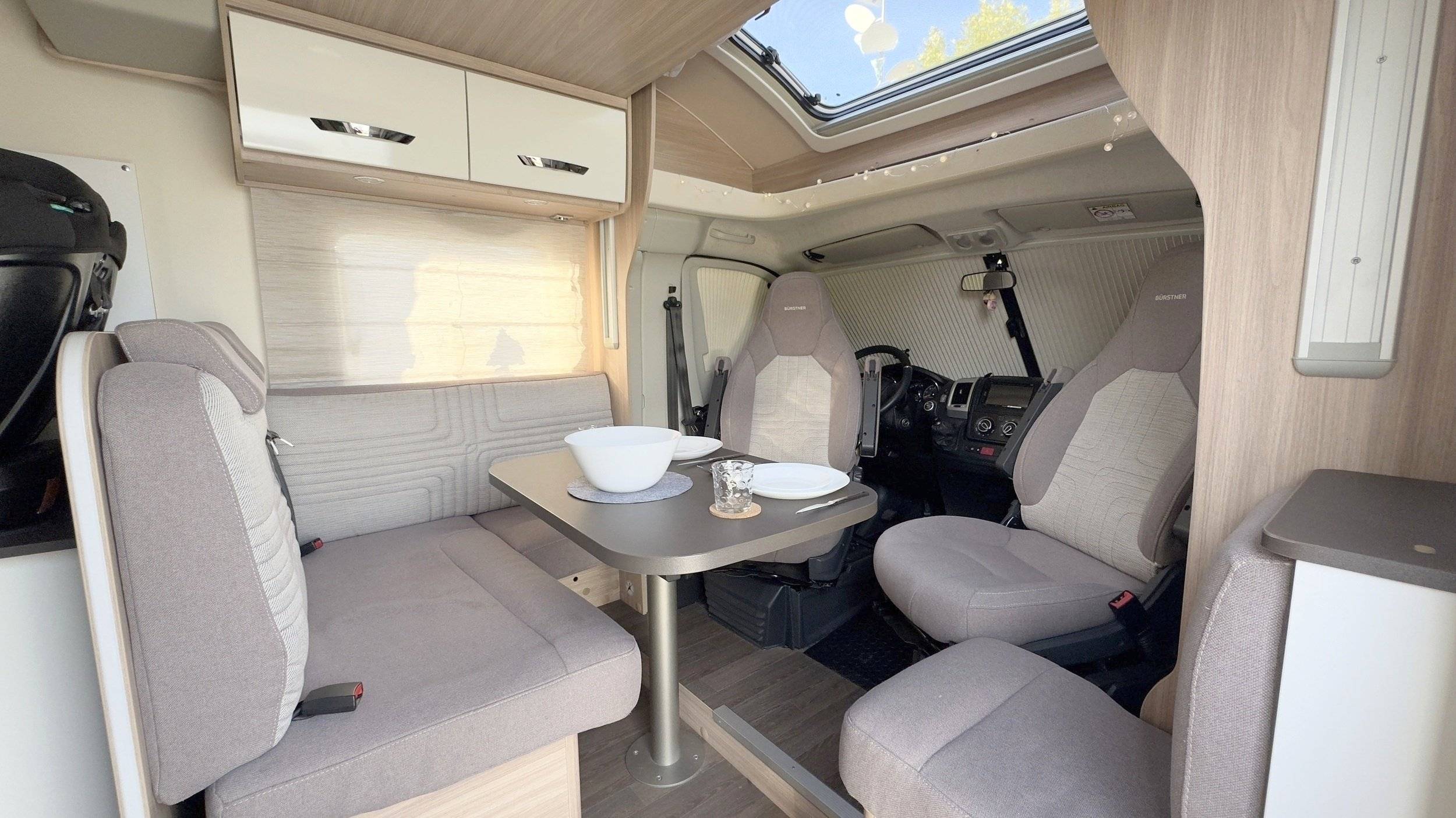 Coin repas Citroën 2.2L 140CV - Yescapa