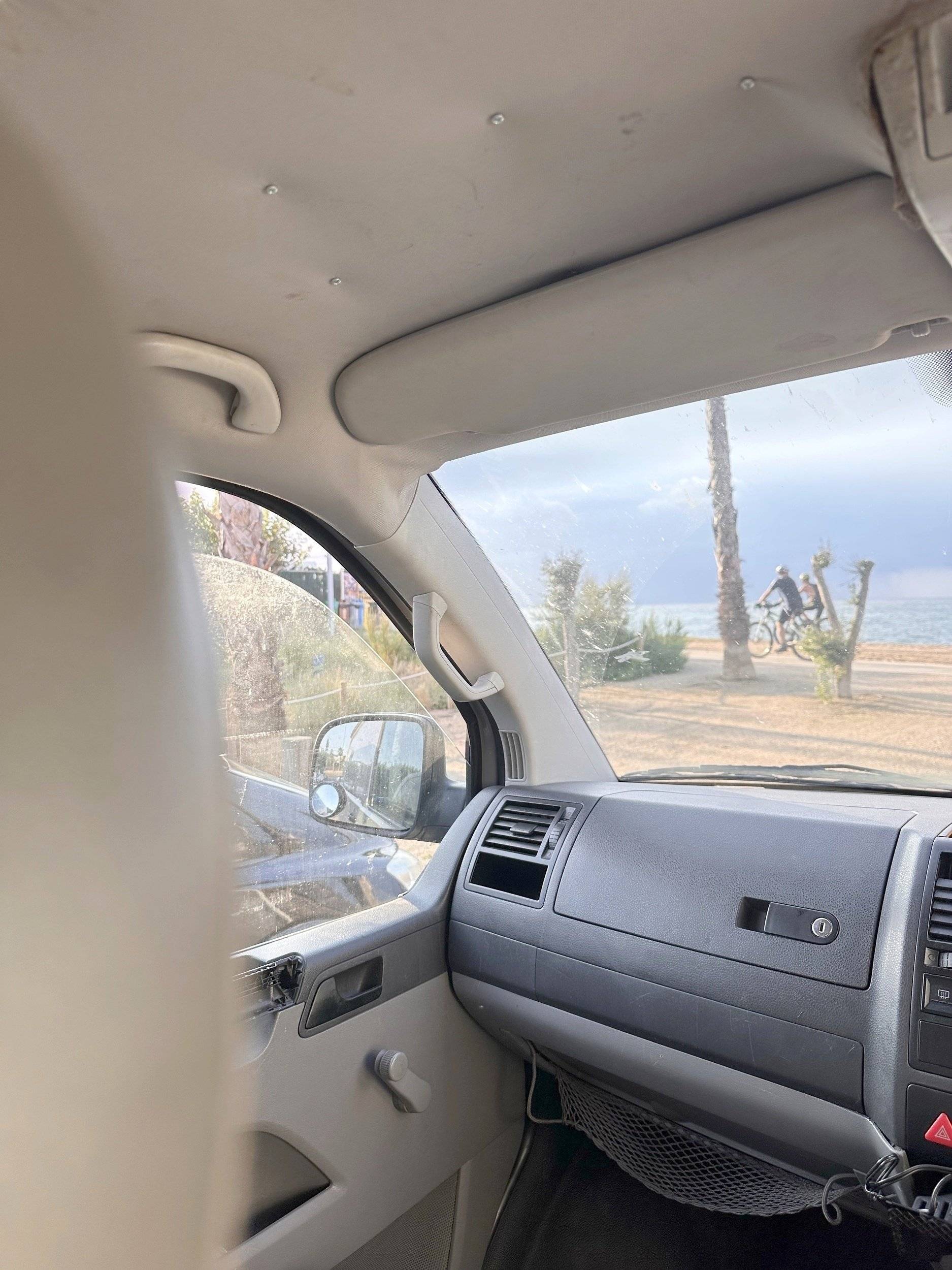 Menjador Volkswagen Transporter - Yescapa
