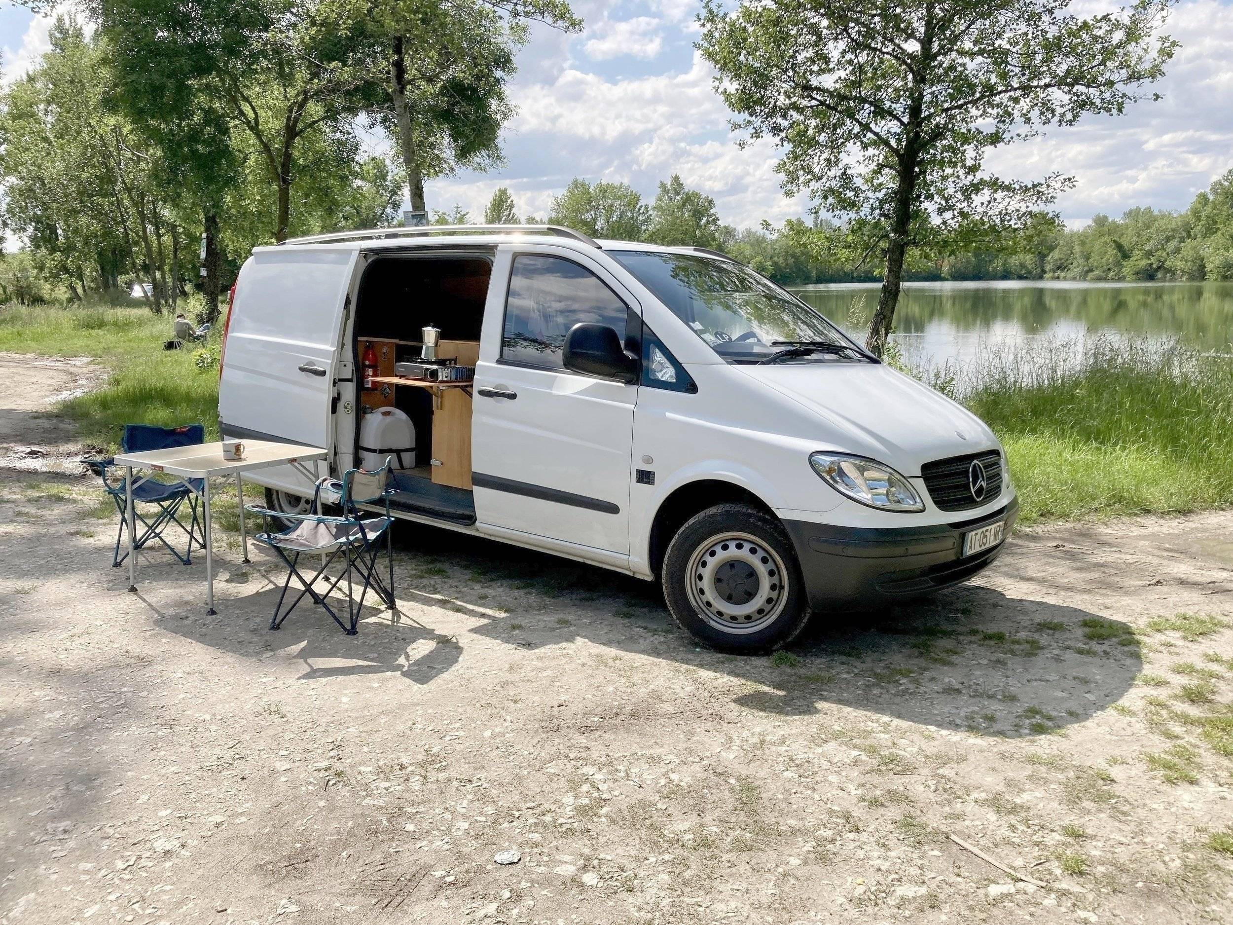 schräge Vorderansicht Mercedes Vito 111 CDI 116 ch - Yescapa