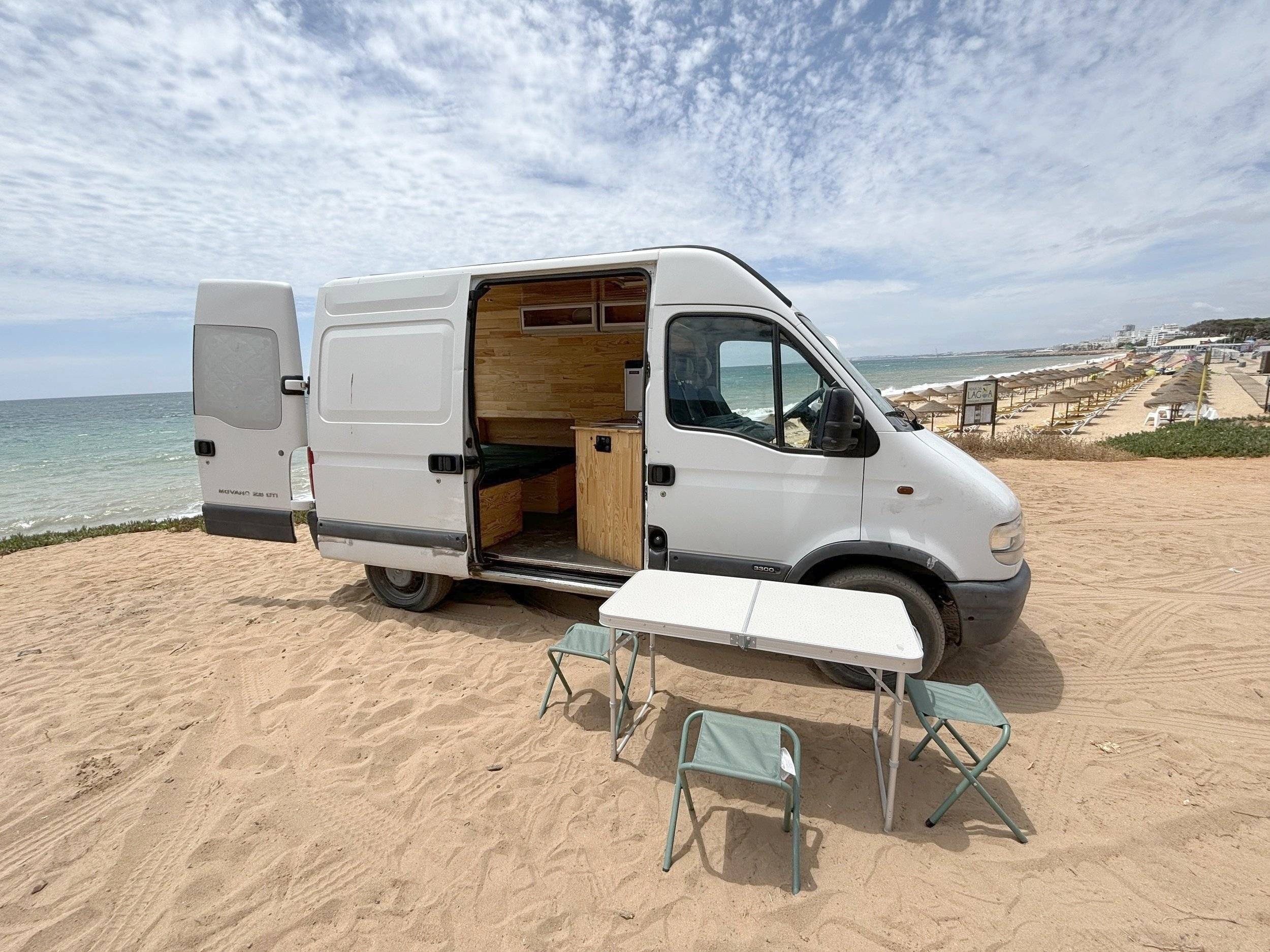 Vue avant de 3/4 Opel Movano - Yescapa