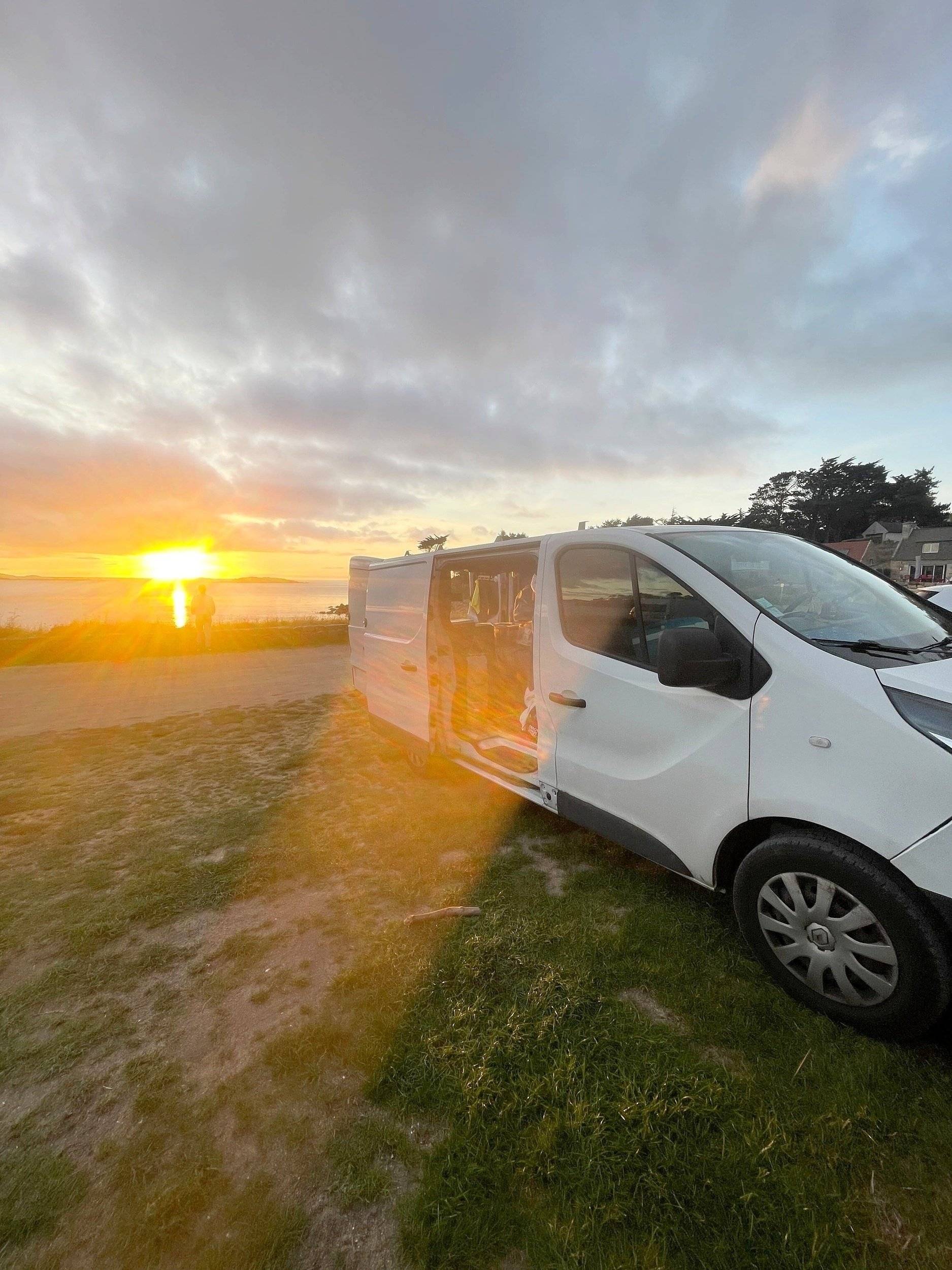 Vista de 3/4 Renault Renault Trafic - Yescapa