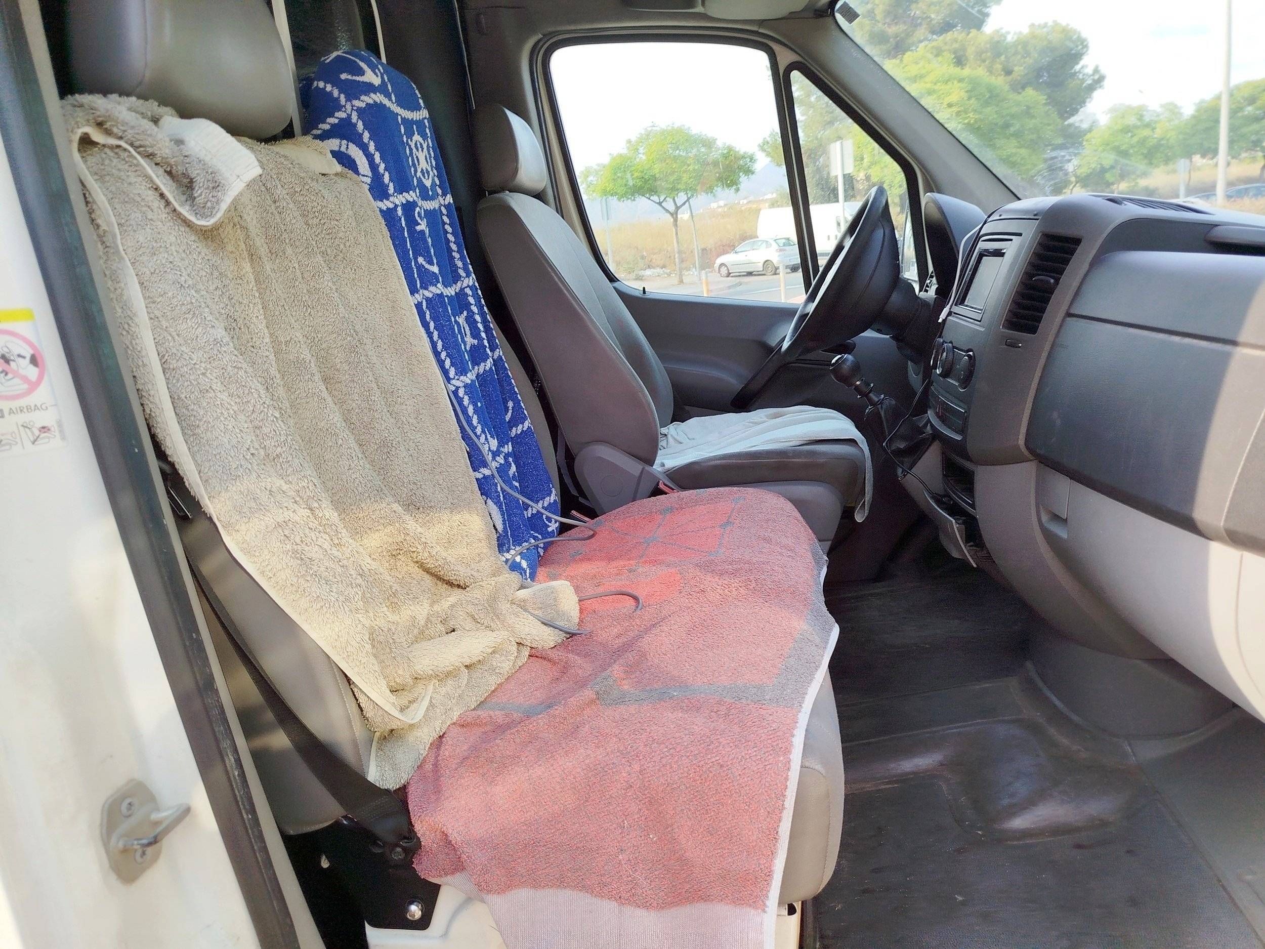 Driver's compartment Volkswagen Crafter 2,5 l 140 ch - Yescapa