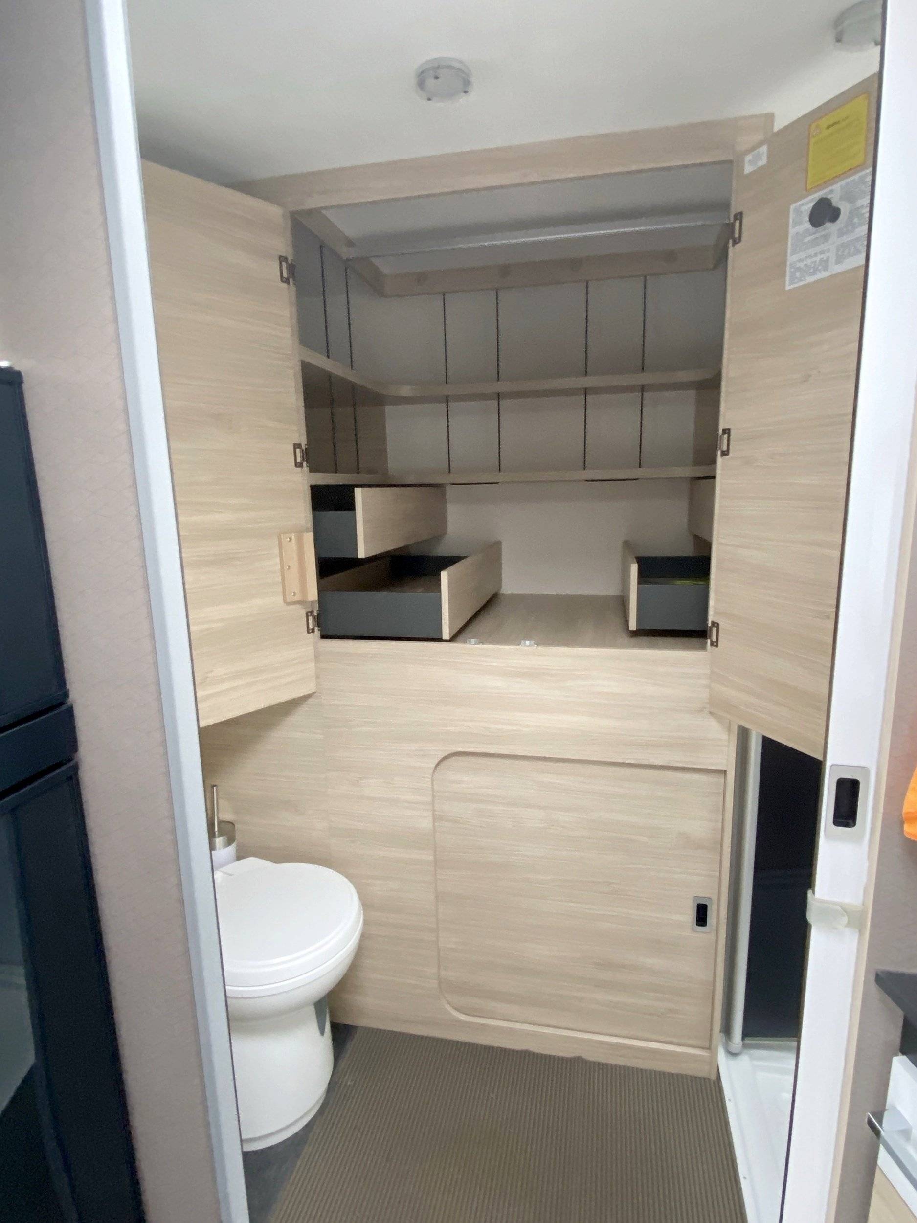 Challenger FORD TRANSIT