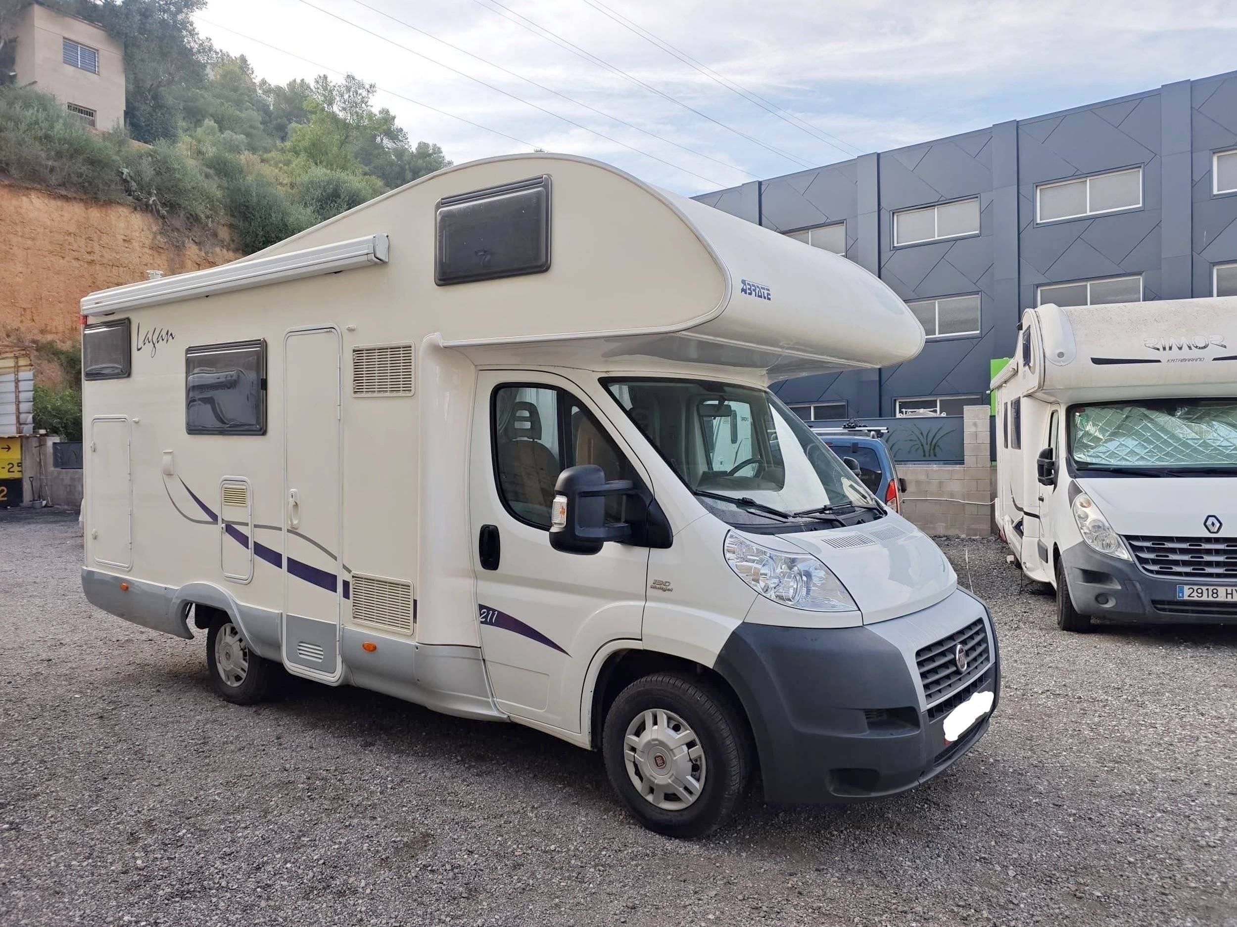 Vista de 3/4 Fiat Ducato Mc Louis - Yescapa