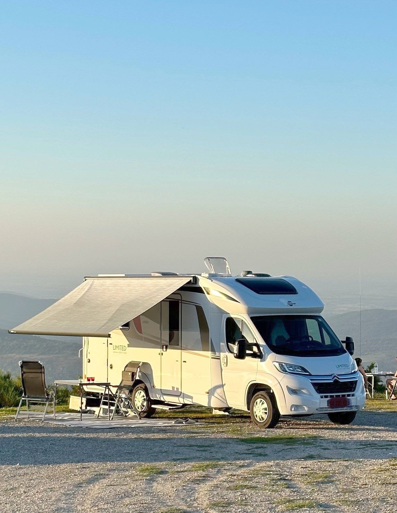 Vista del vehículo ángulo delantero Citroën Jumper 2,2 140 cvs - Yescapa