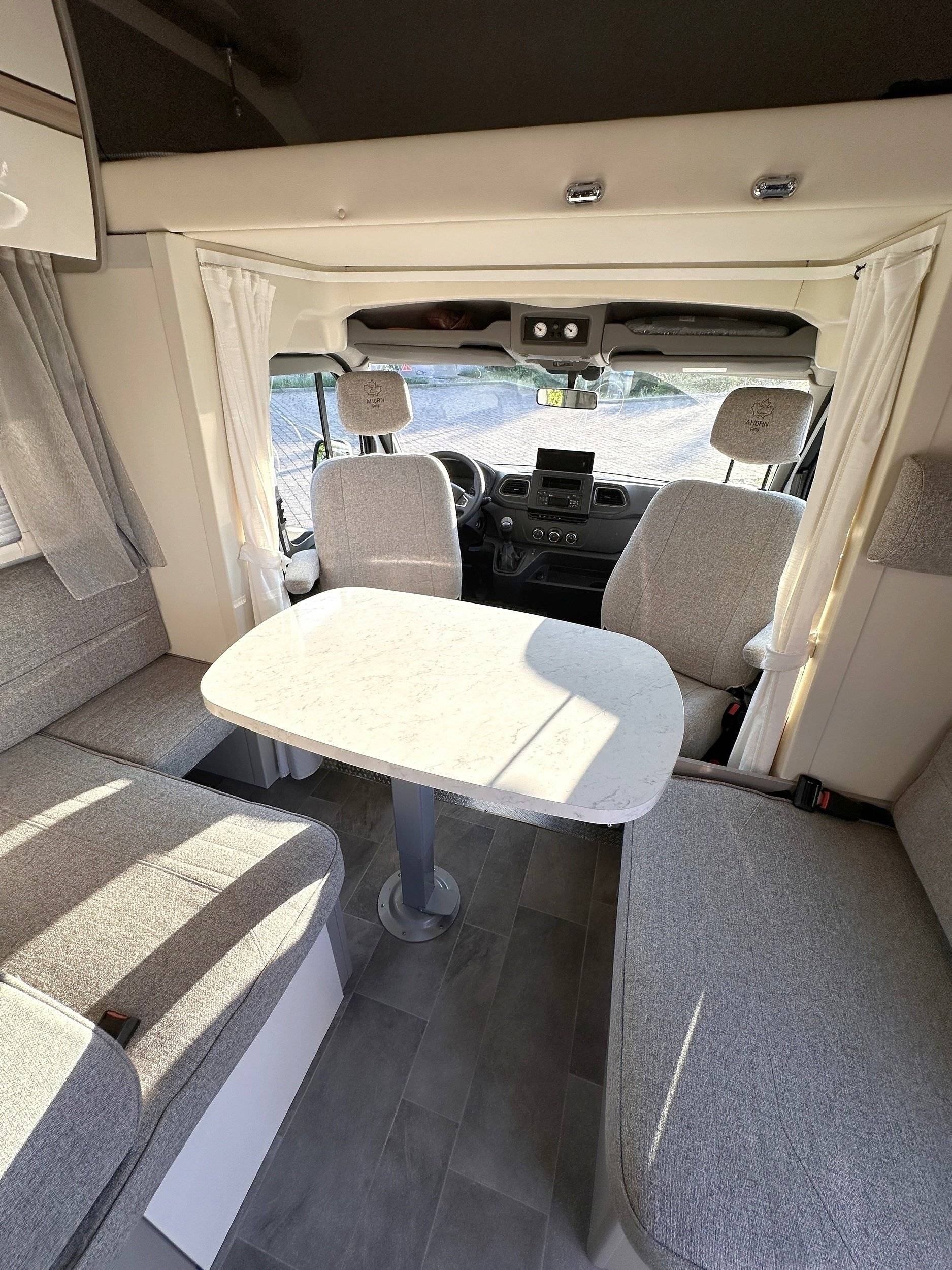 Eethoek Renault Renault master 2,3l 165 PS - Yescapa