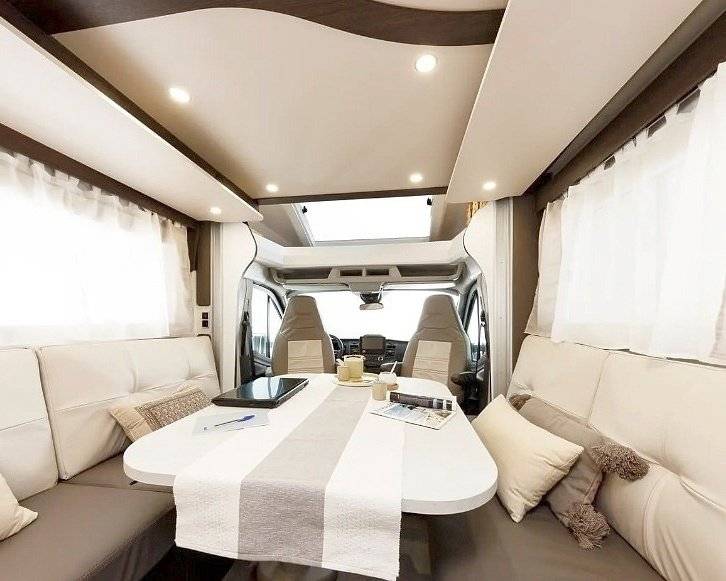Dining Area Ford Transit 2,0 l 130 ch - Yescapa