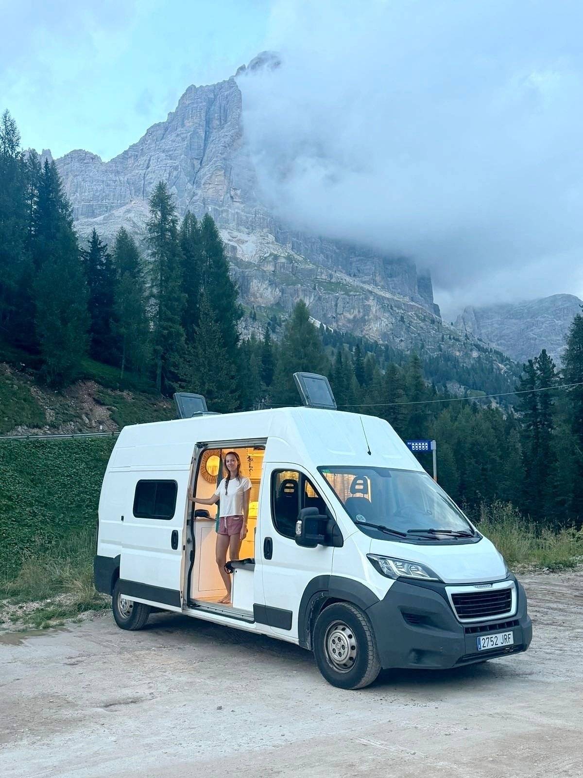 schräge Vorderansicht Peugeot PEUGEOT BOXER L3H3 - Yescapa