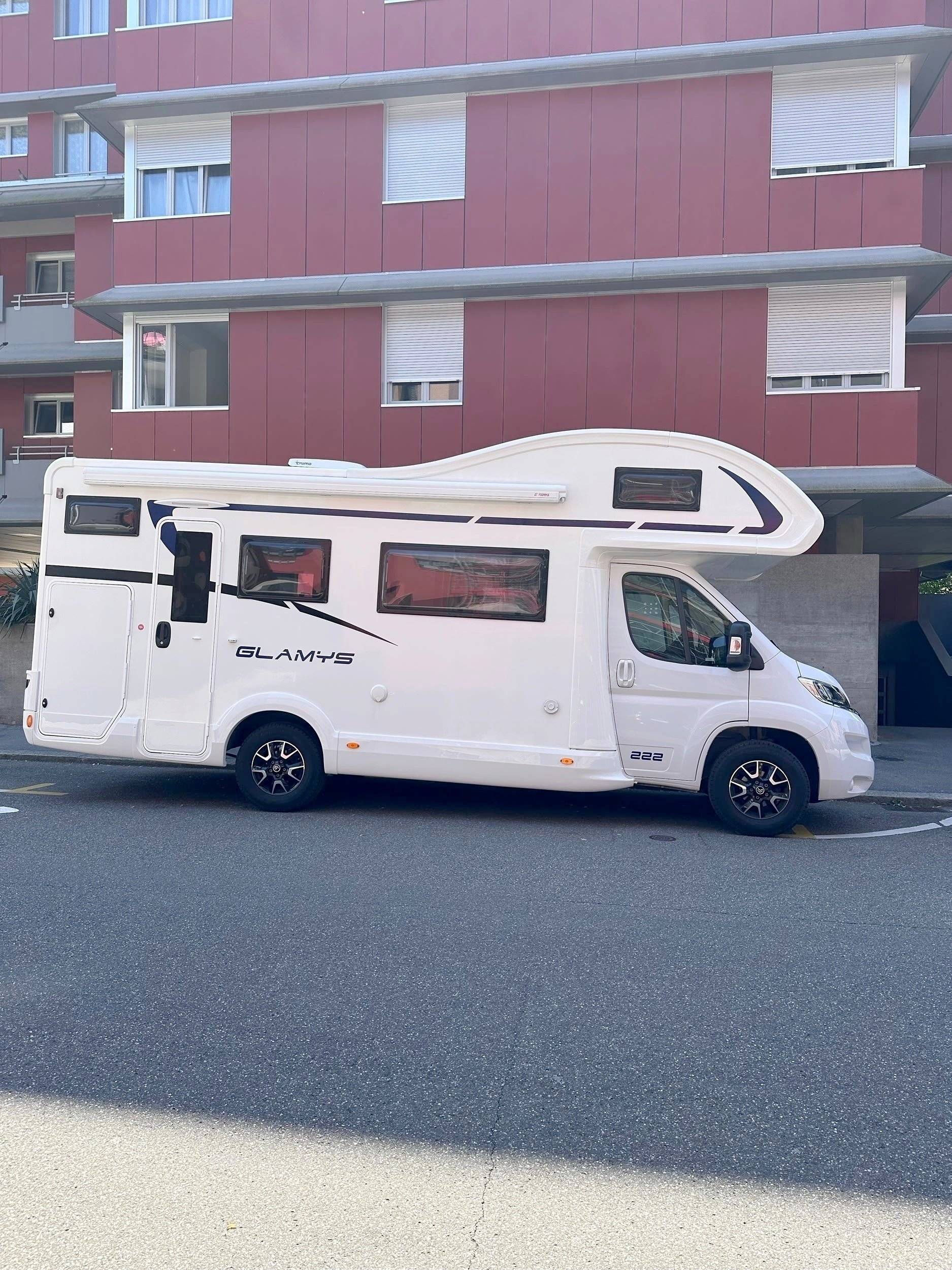 Vista del vehículo ángulo delantero Citroën Jumper 2,2 l 130 ch - Yescapa