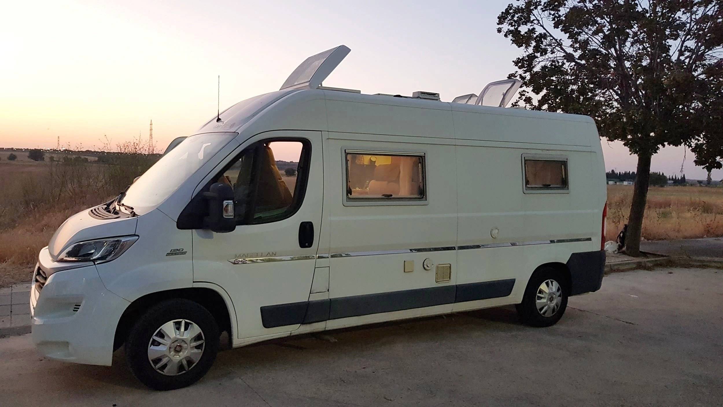 Vista de 3/4 Fiat Ducato 2,2 l Multijet 130 ch. - Yescapa