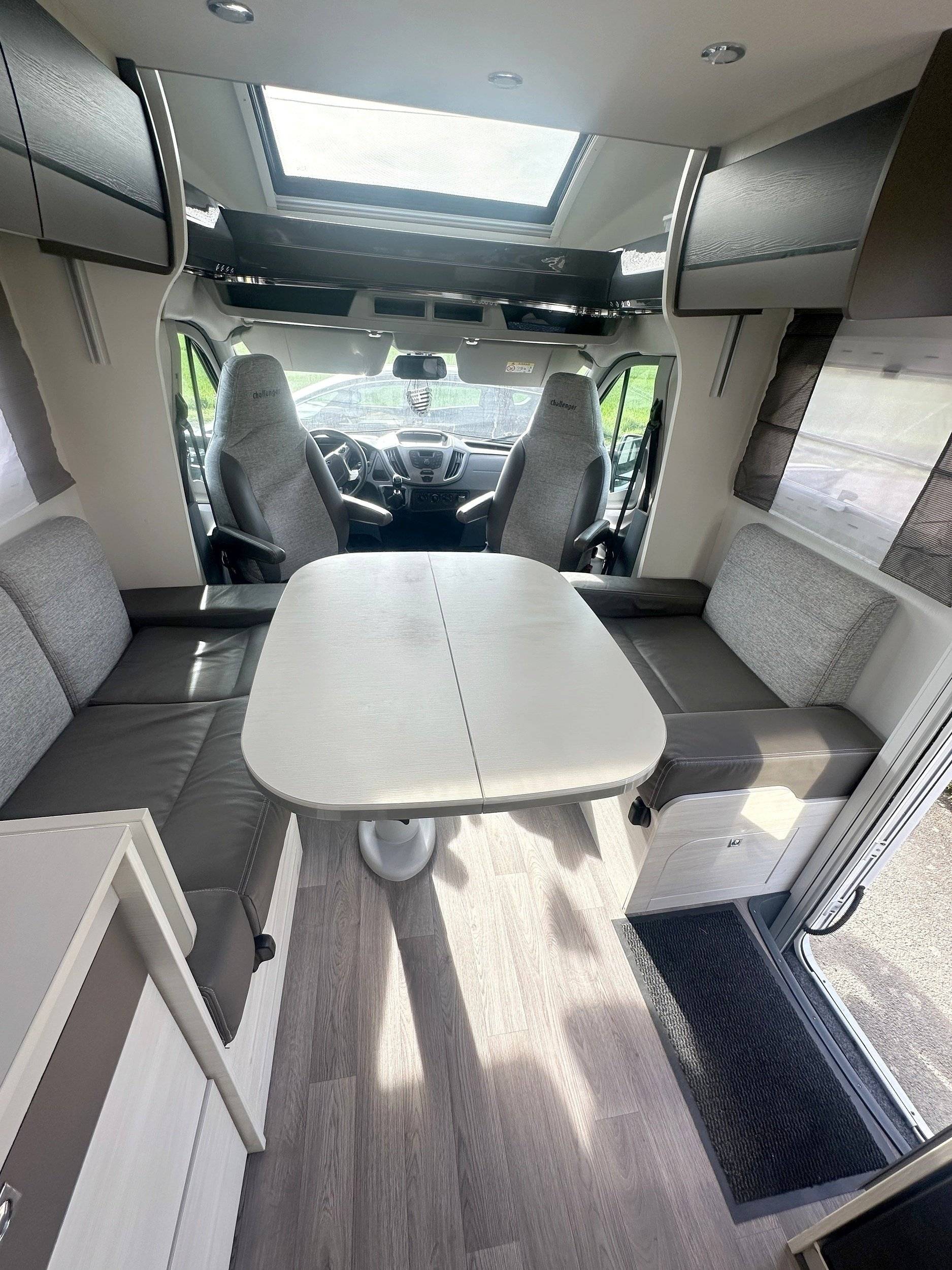 Challenger ford transit