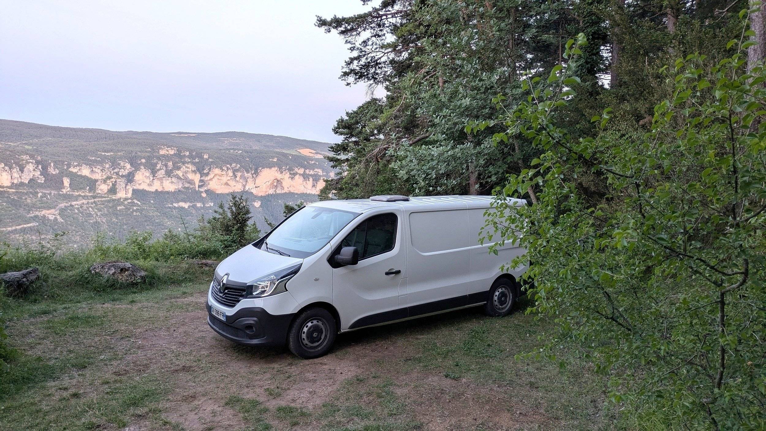 Vue avant de 3/4 Renault - Yescapa