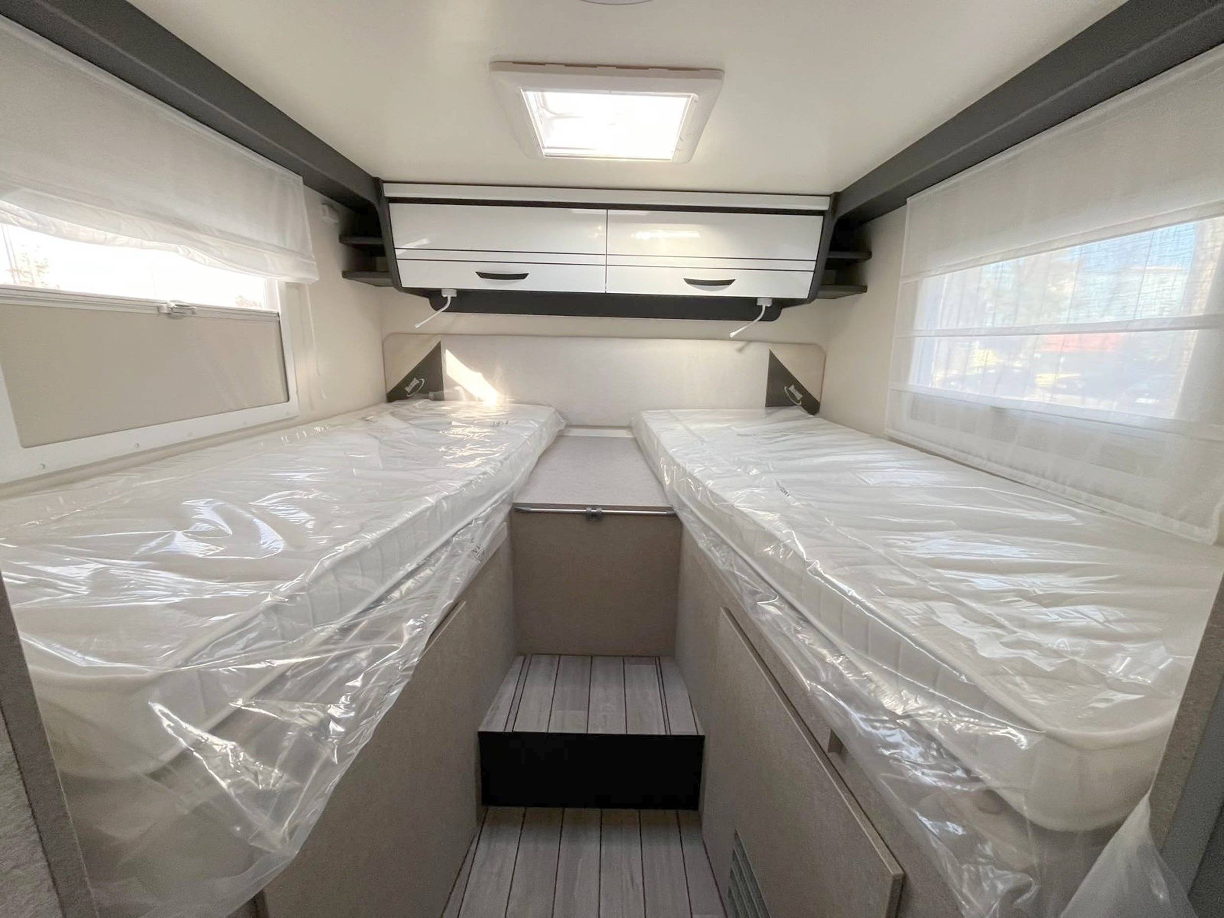 Plazas en cama Ford Transit 2,0 l 170 ch - Yescapa