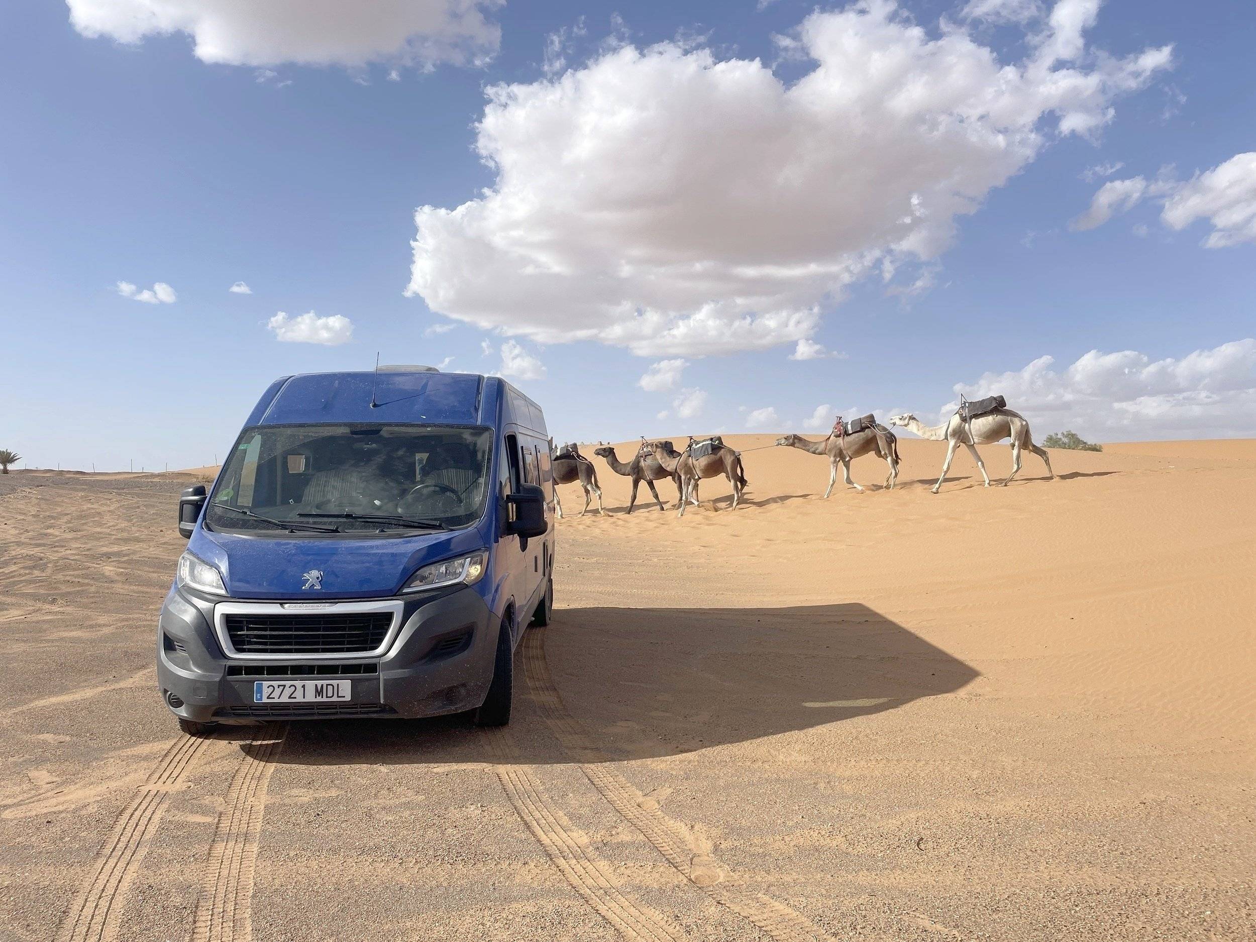 Front view from 3/4 Peugeot Boxer 2,0 l 130 ch - Yescapa