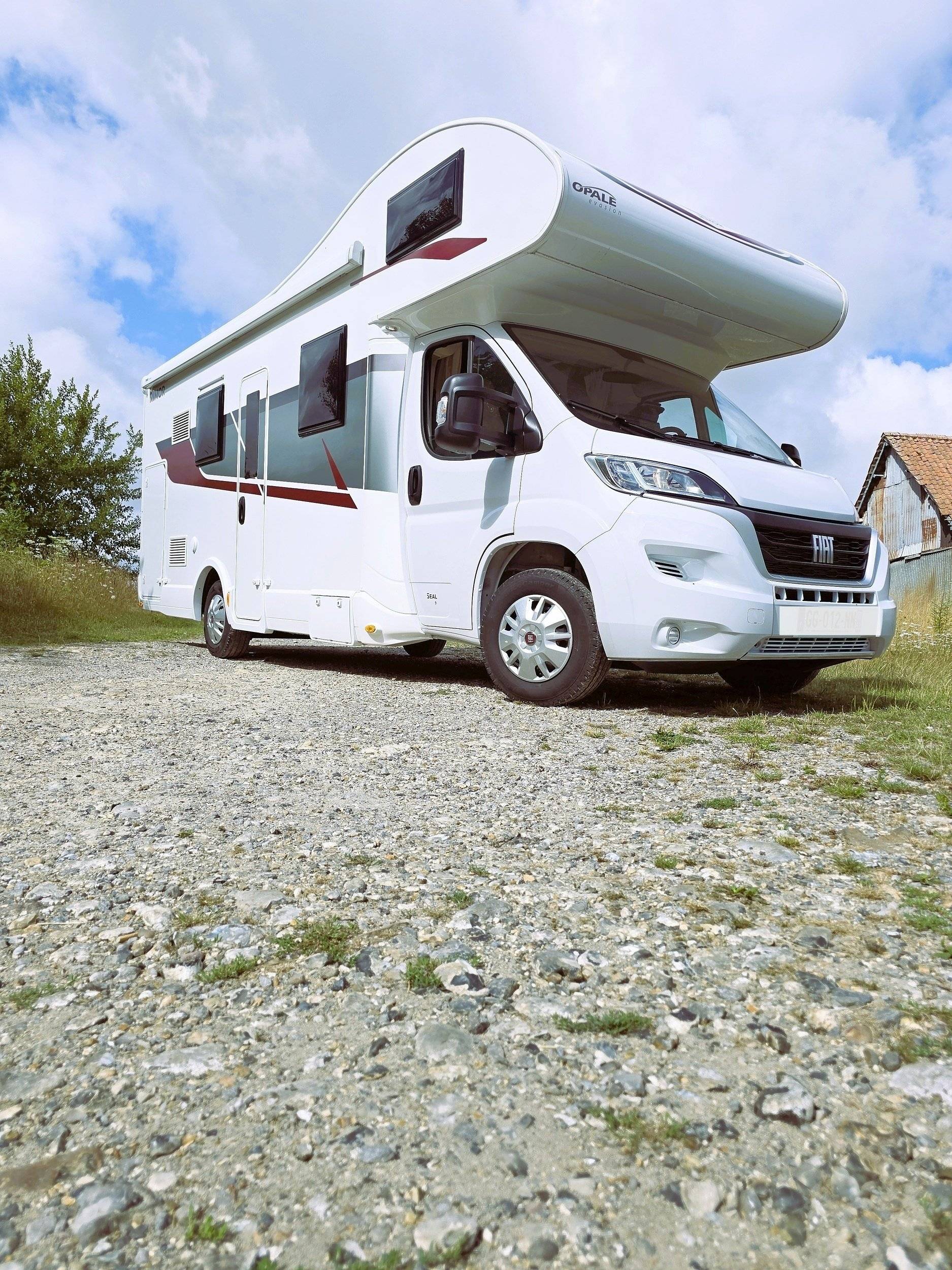 Front view from 3/4 Fiat Fiat ducato 140cv 2.2L - Yescapa
