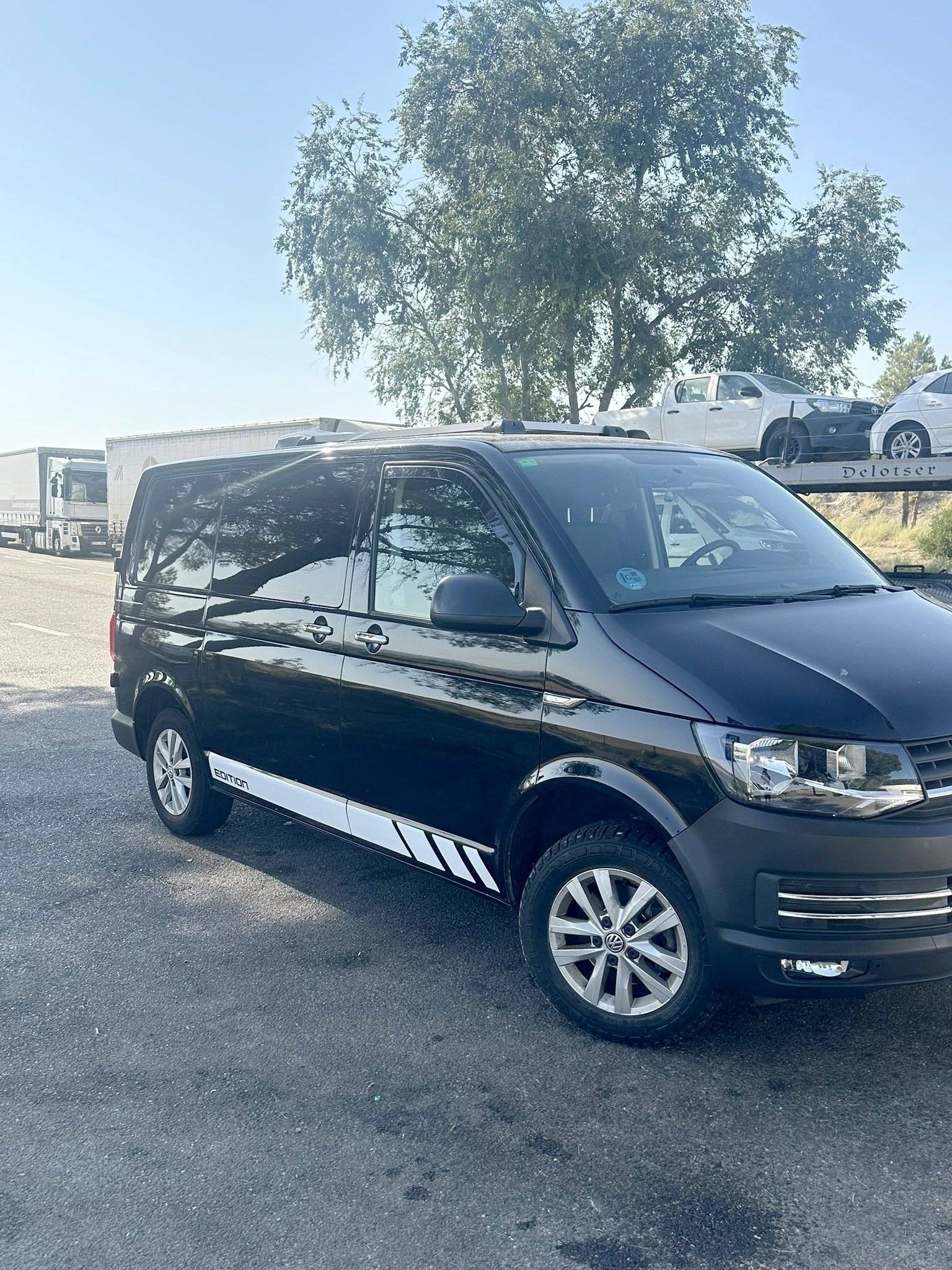 Vue avant de 3/4 Volkswagen T6 2,0 l 102 ch - Yescapa